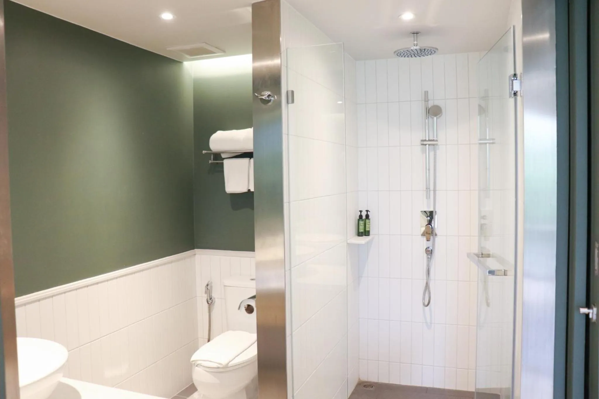 Toilet in The Quarter Chaophraya by UHG