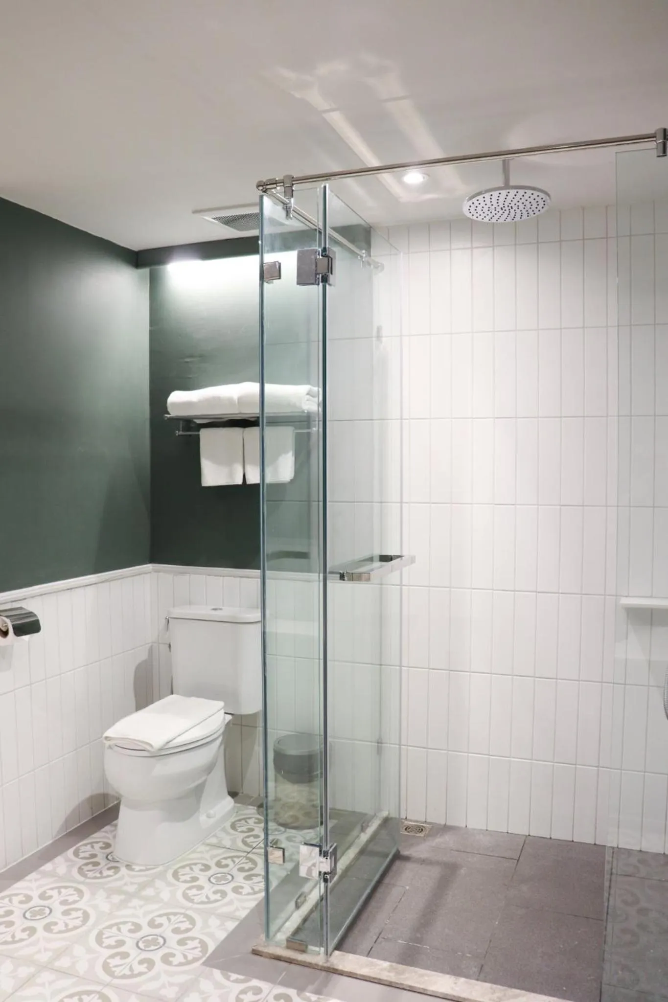 Toilet in The Quarter Chaophraya by UHG