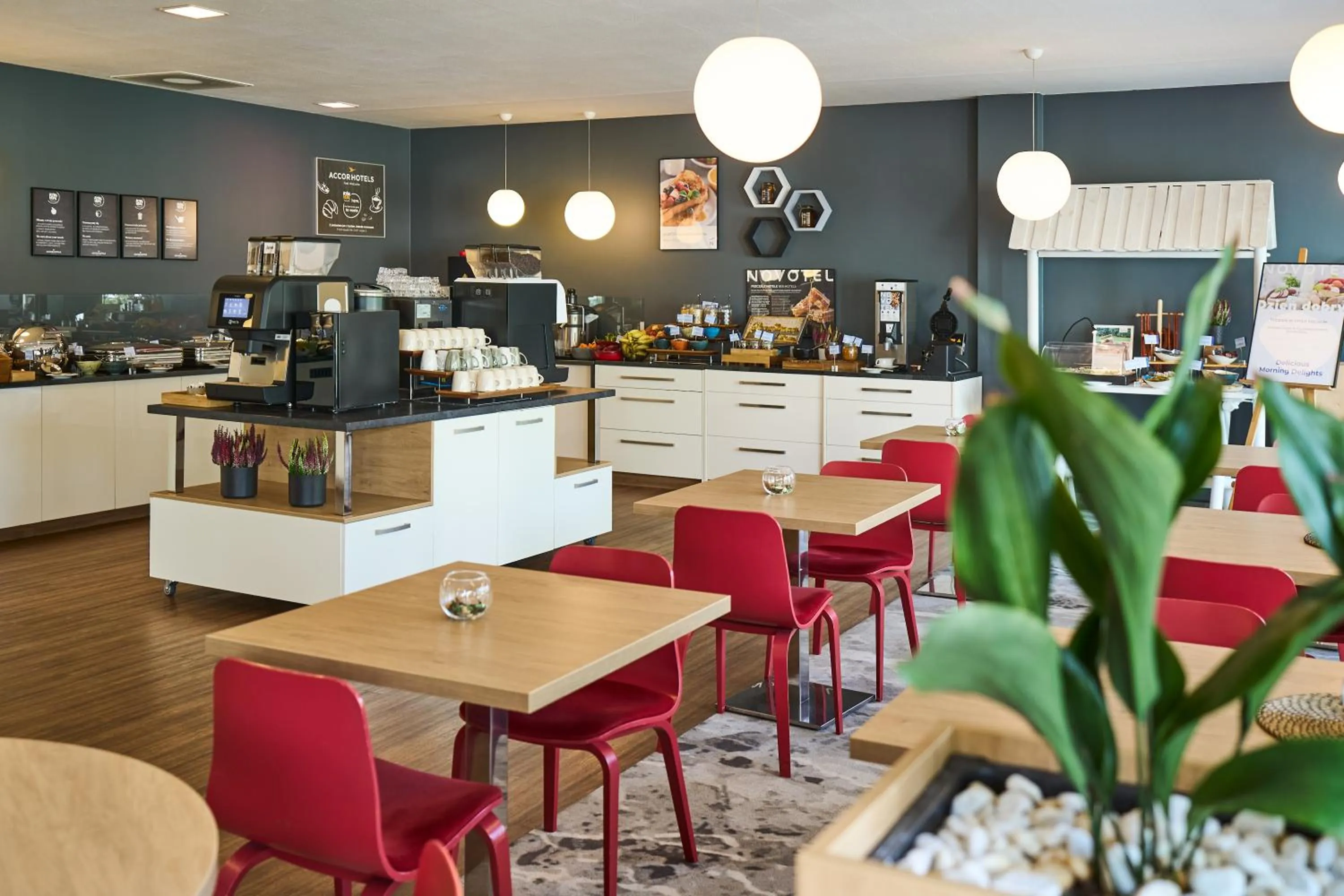 Restaurant/places to eat in Novotel Wrocław City