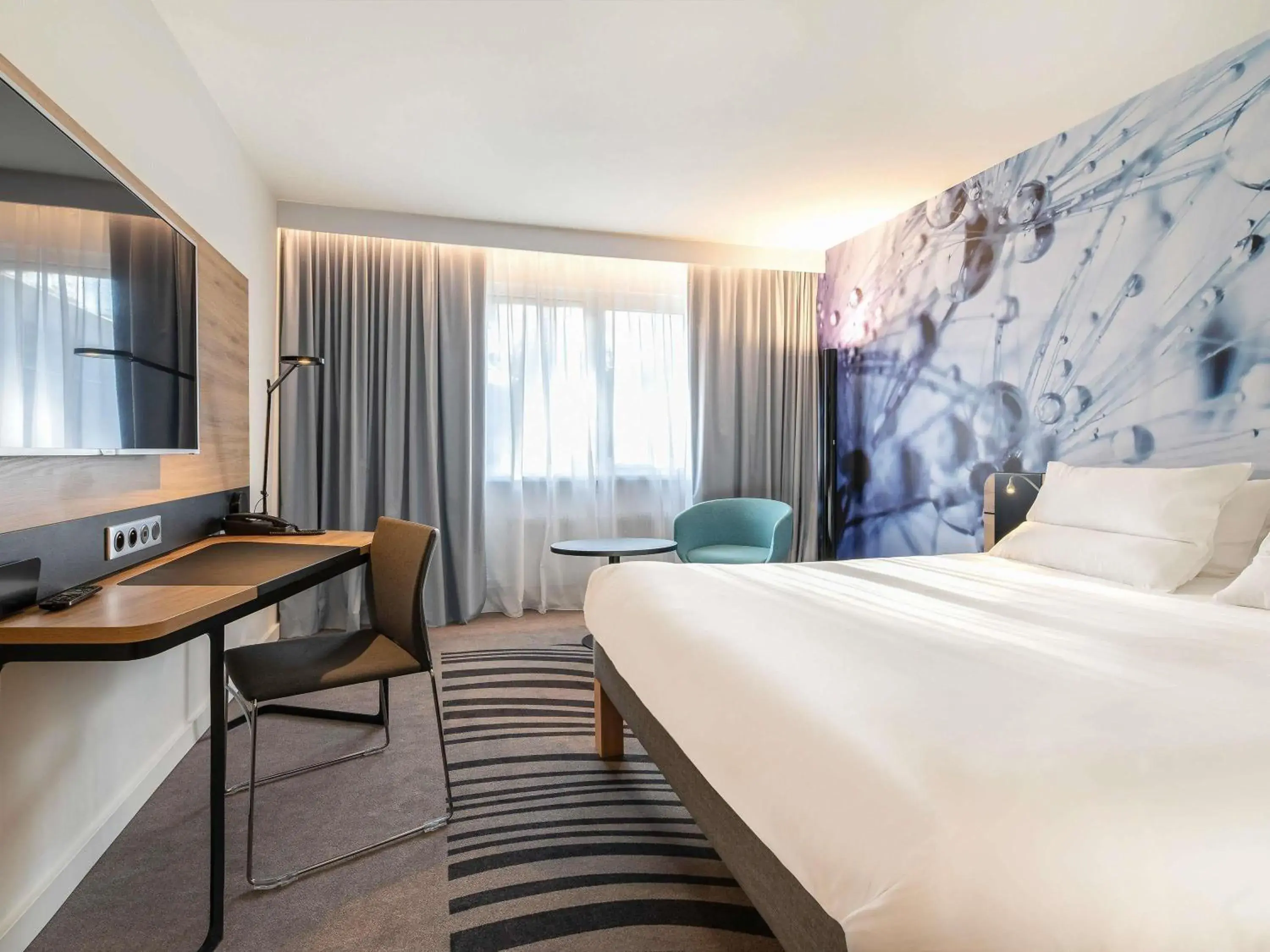 Superior Double Room in Novotel Wrocław City Superior Double Room in Novotel Wrocław City