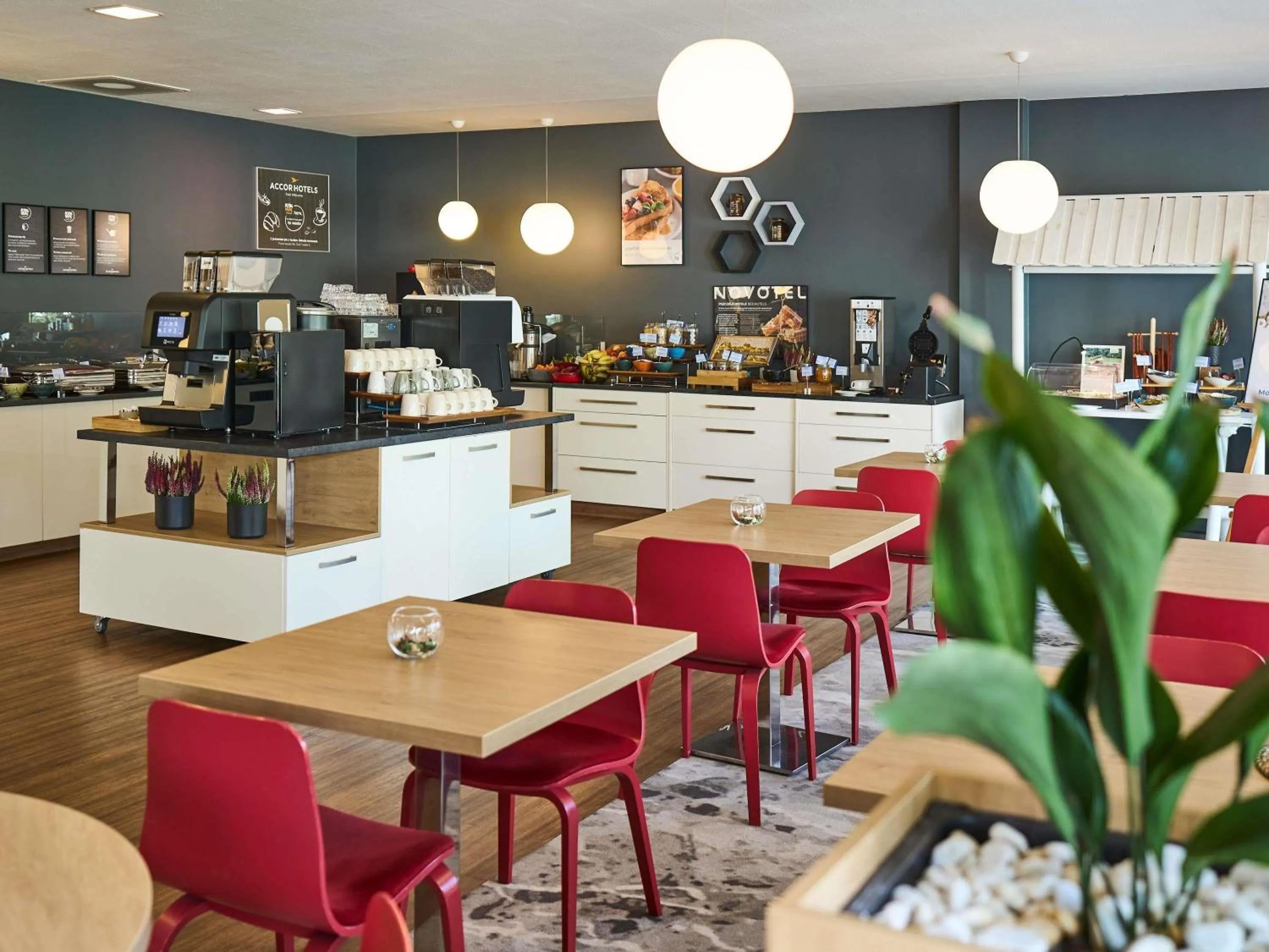 Restaurant/places to eat in Novotel Wrocław City