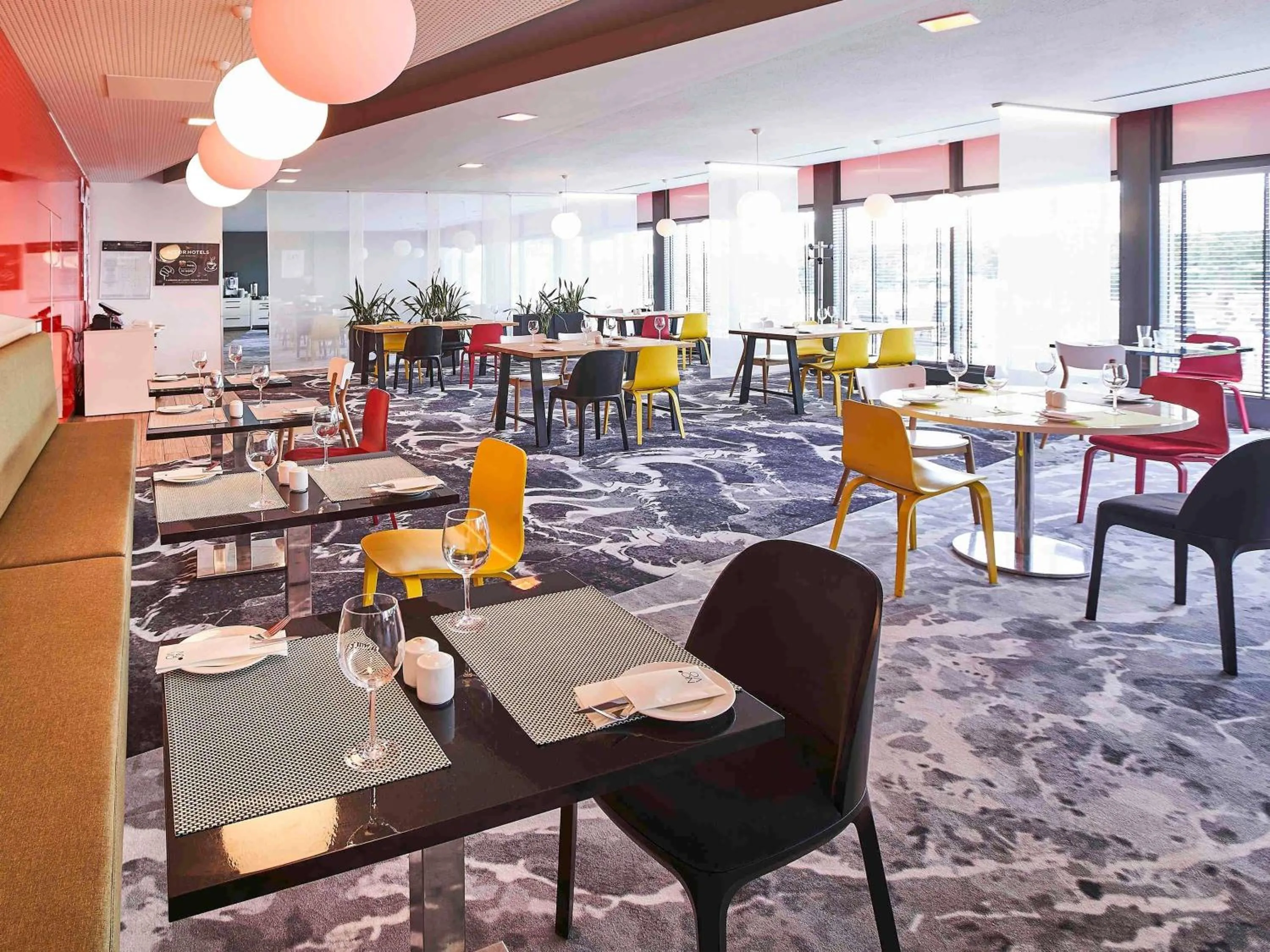 Restaurant/places to eat in Novotel Wrocław City