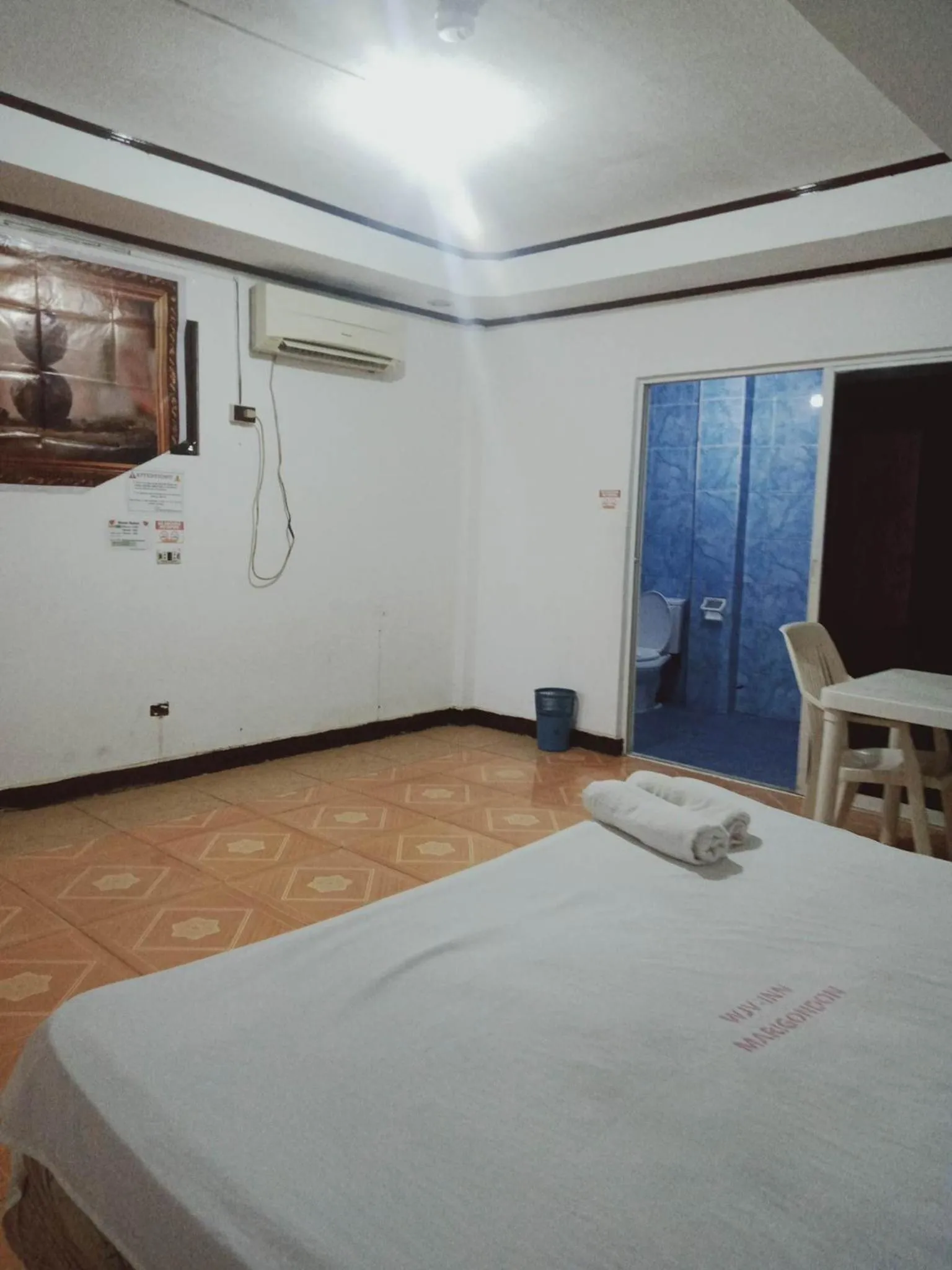 Bed in WJV INN Marigondon