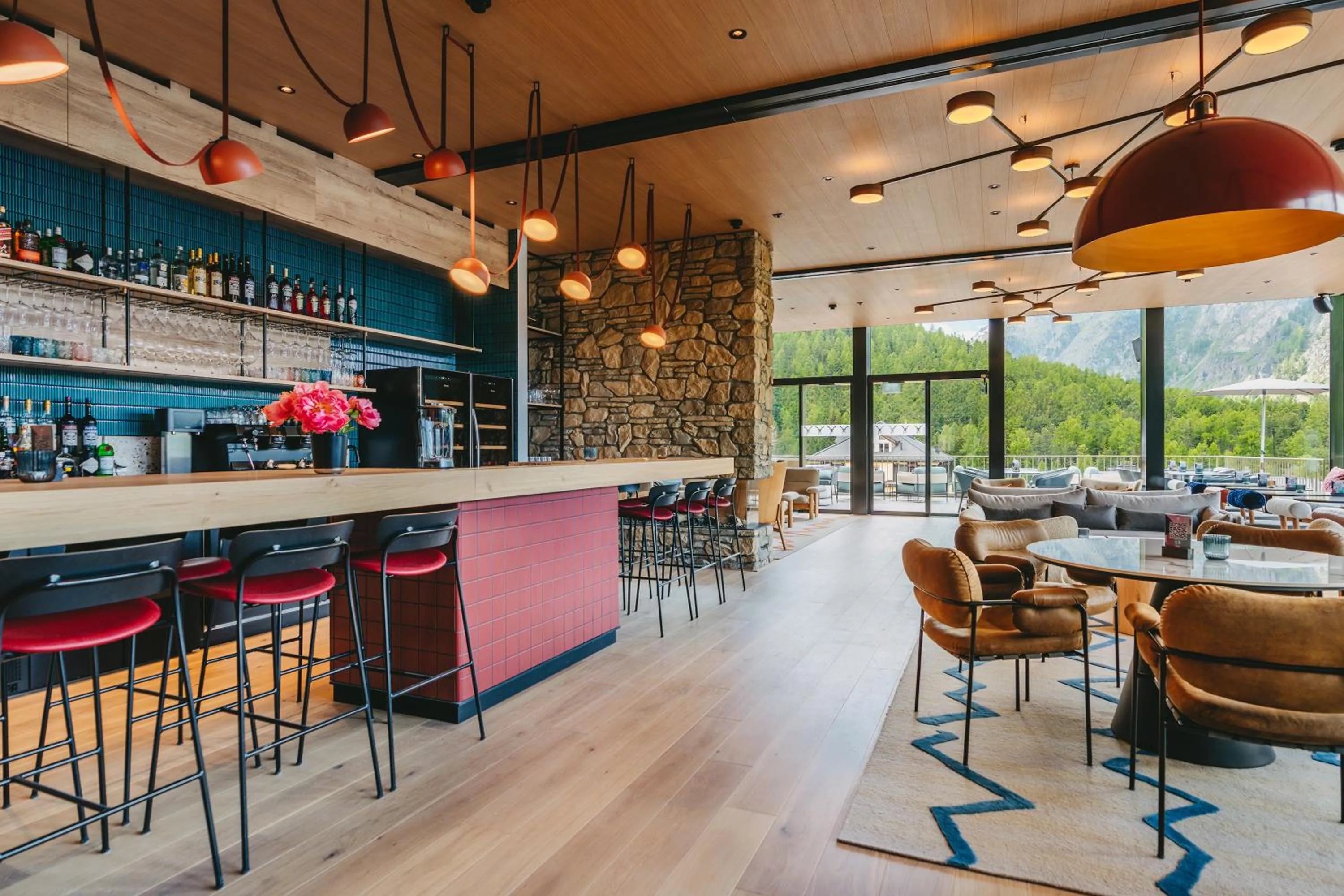 Lounge or bar in Sunstar Pontresina