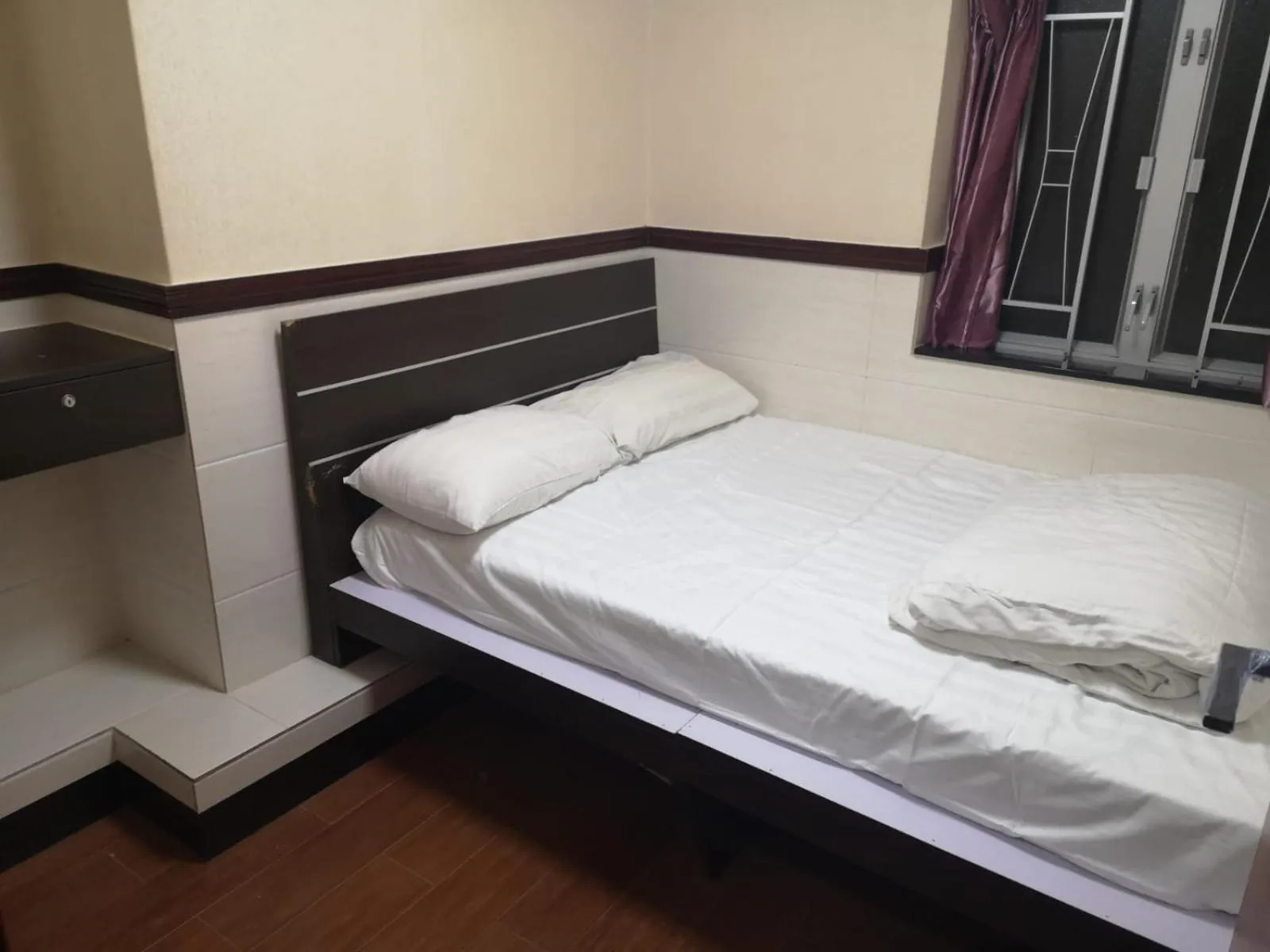 Bedroom in National Inn