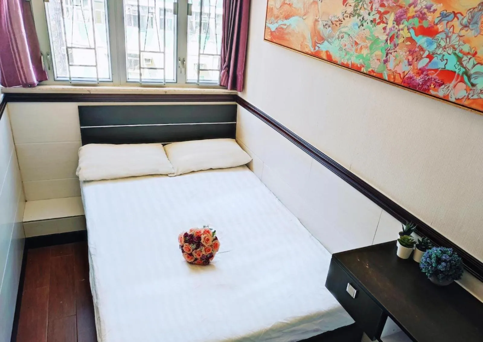 Photo of the whole room in National Inn