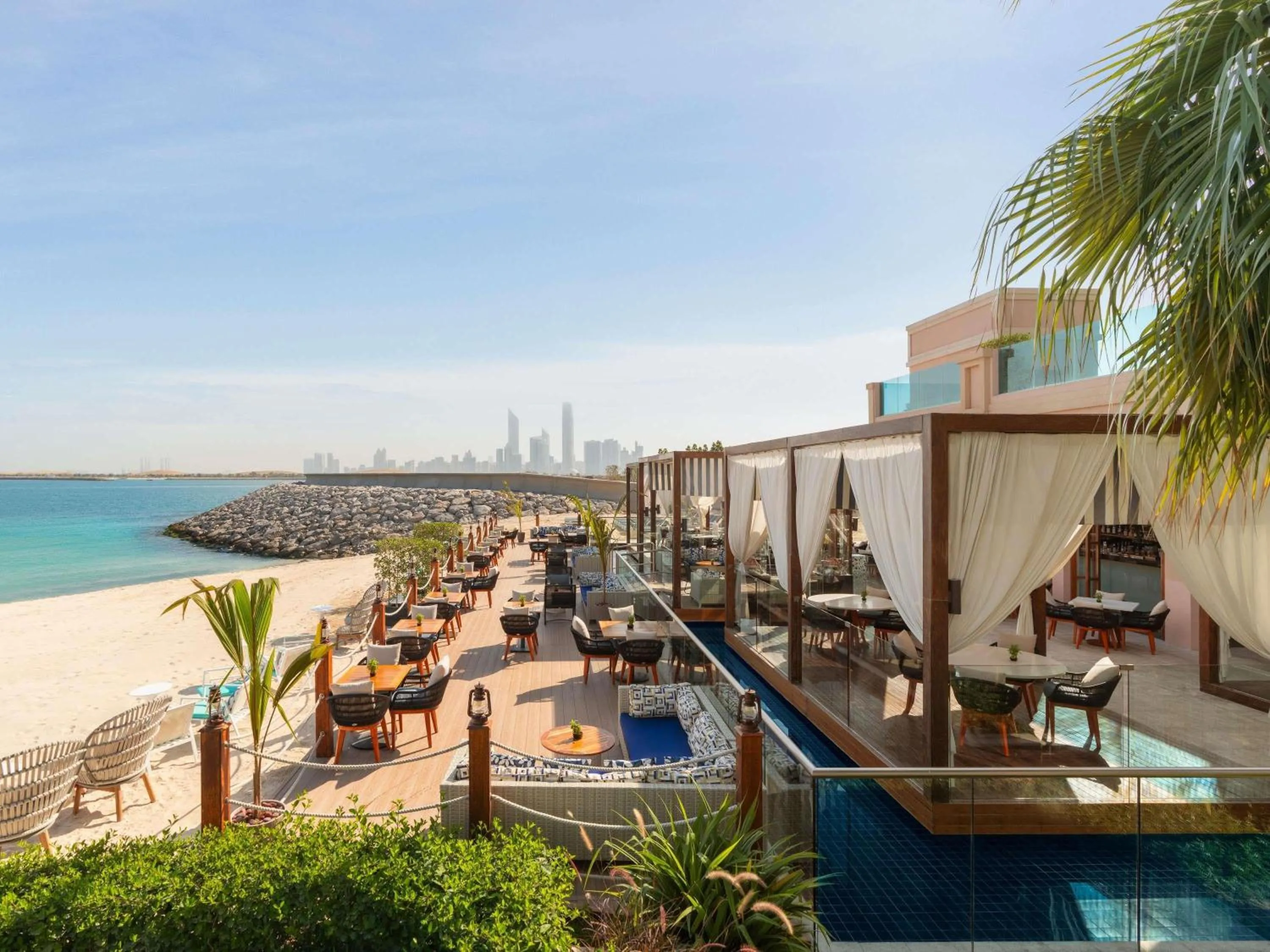 Lounge or bar in Rixos Marina Abu Dhabi