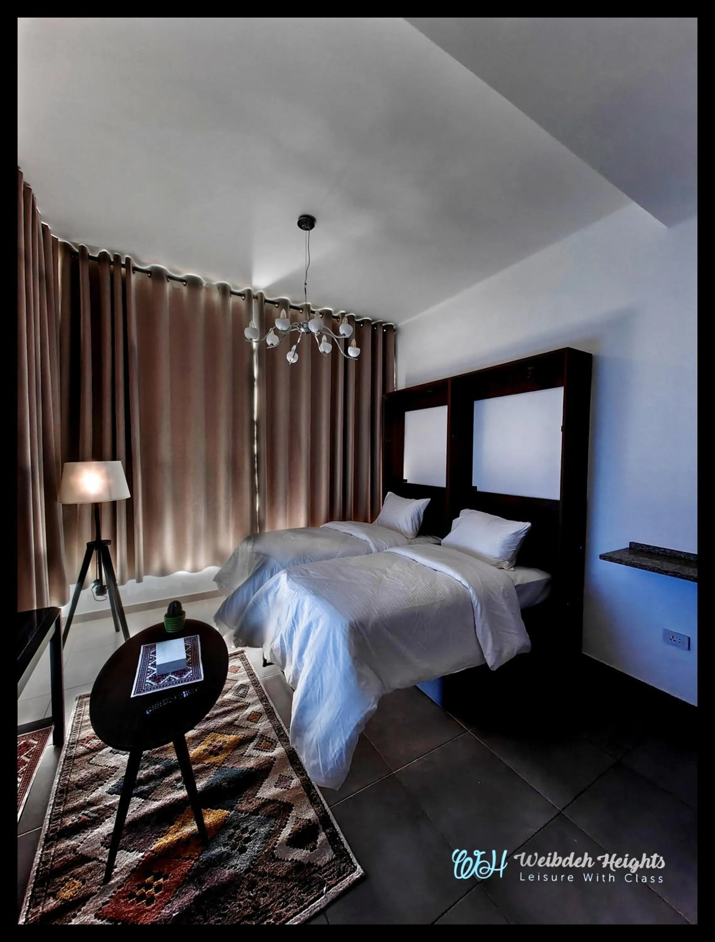 Bed in Weibdeh Heights Hotel Suites