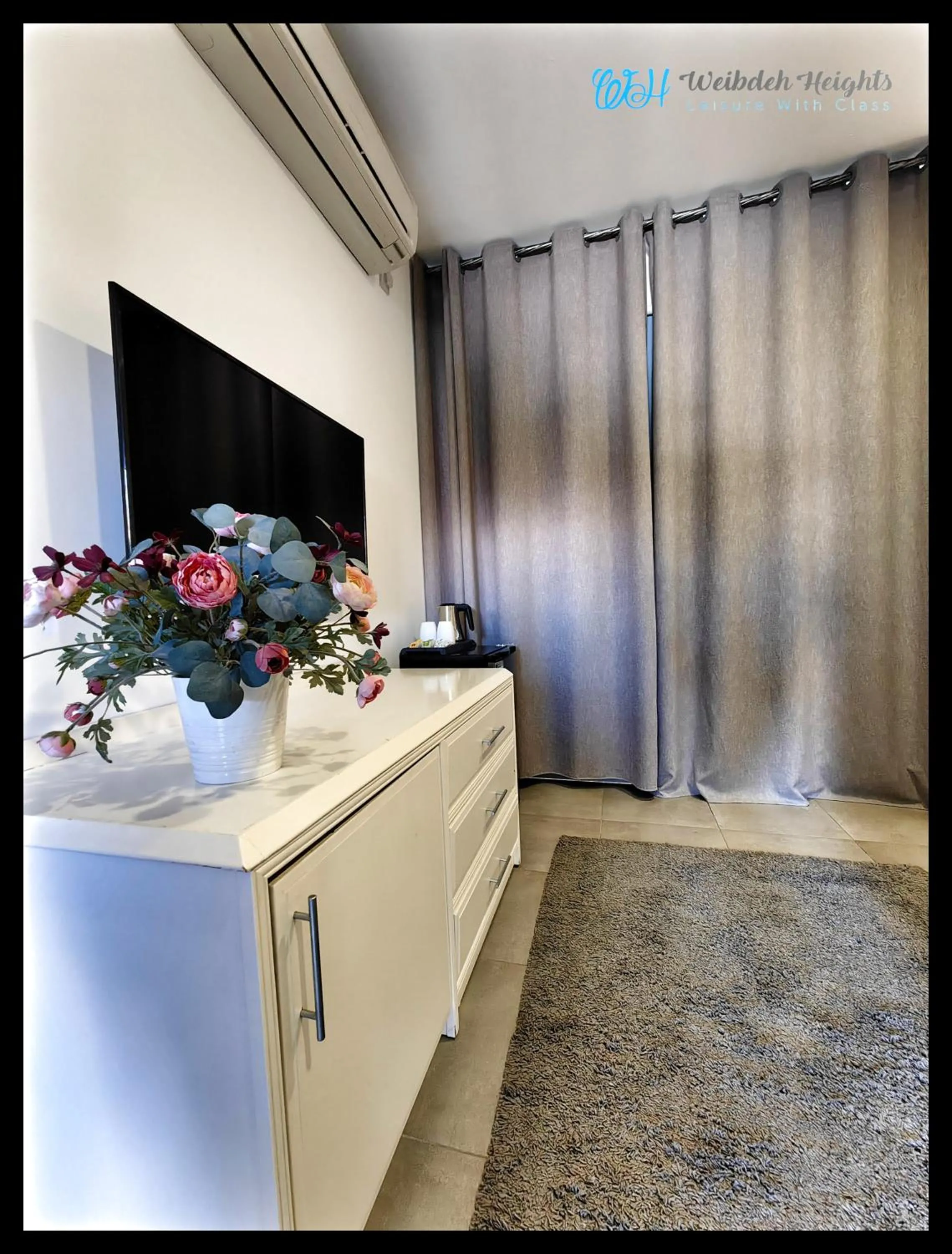 TV and multimedia in Weibdeh Heights Hotel Suites