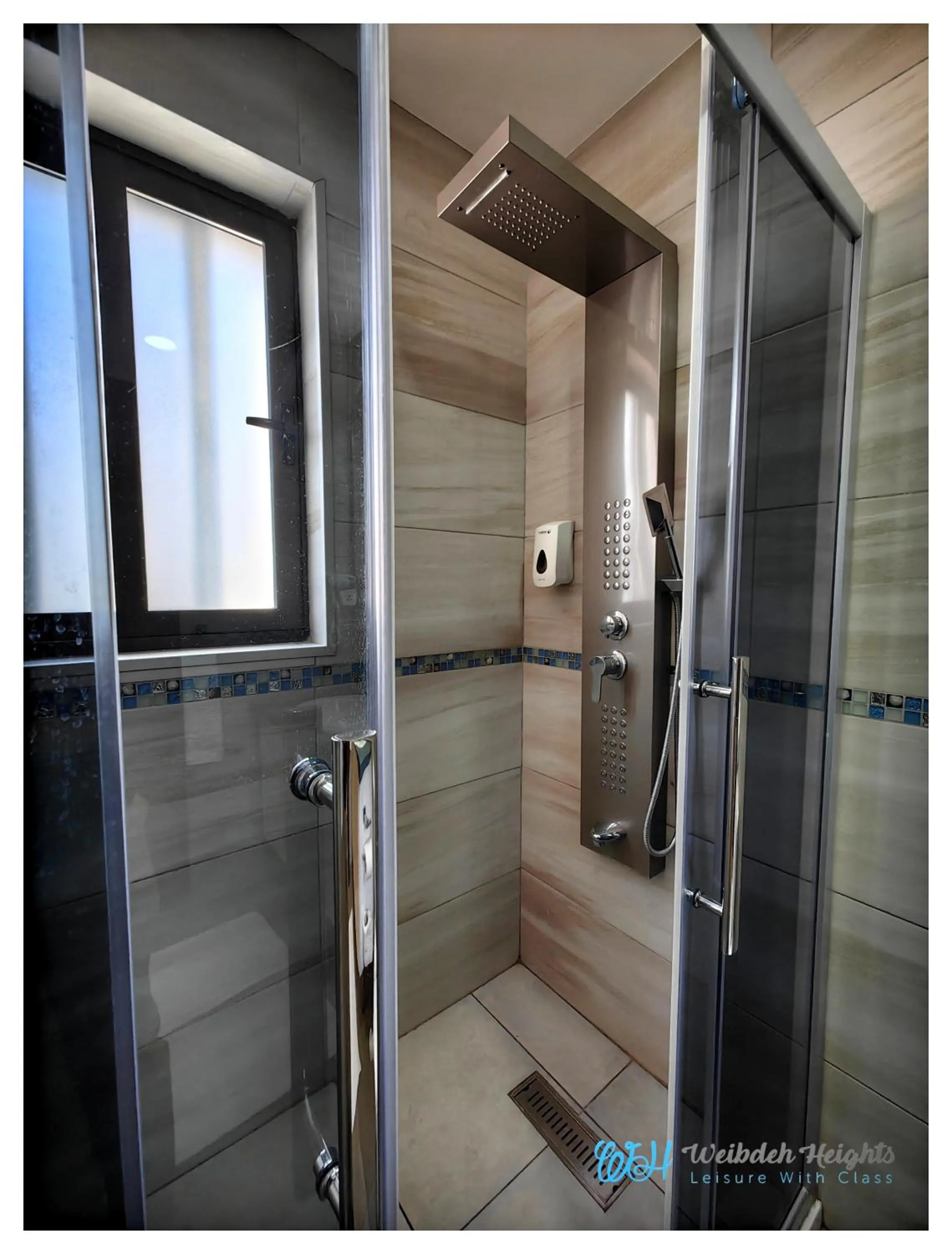 Shower in Weibdeh Heights Hotel Suites