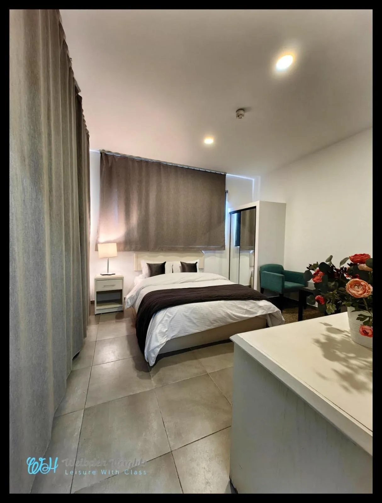 Bed in Weibdeh Heights Hotel Suites
