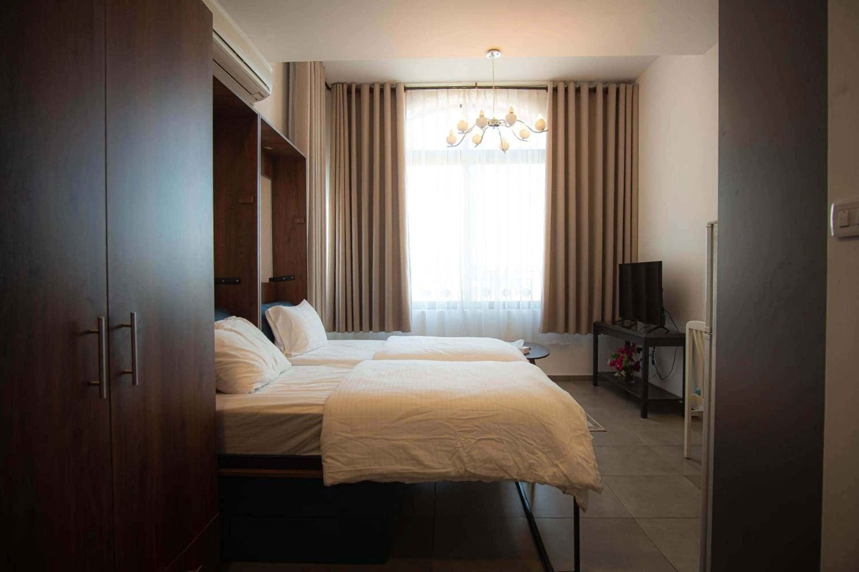 Bedroom, Bed in Weibdeh Heights Hotel Suites