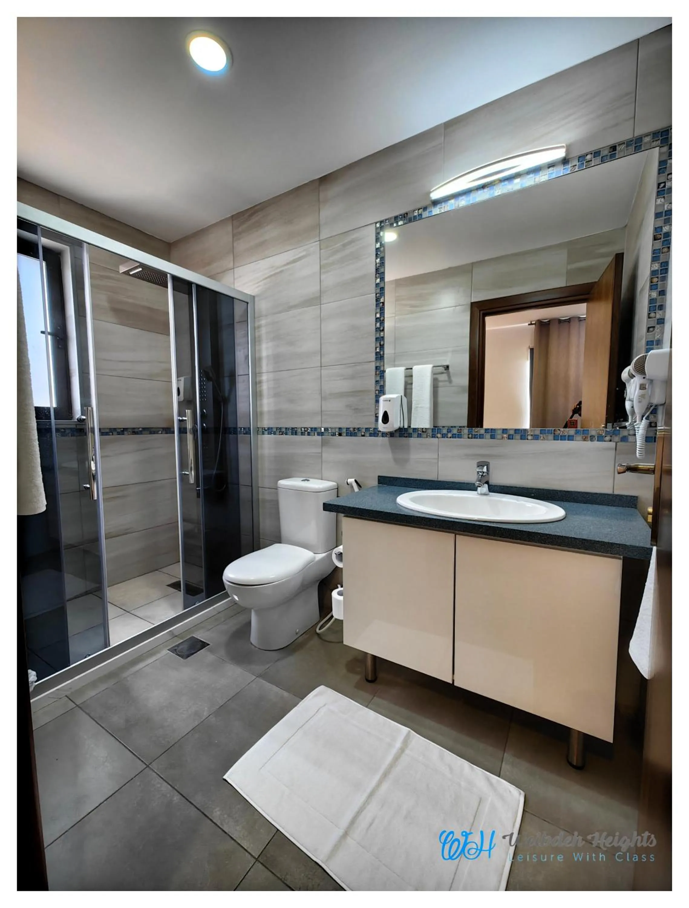 Shower in Weibdeh Heights Hotel Suites