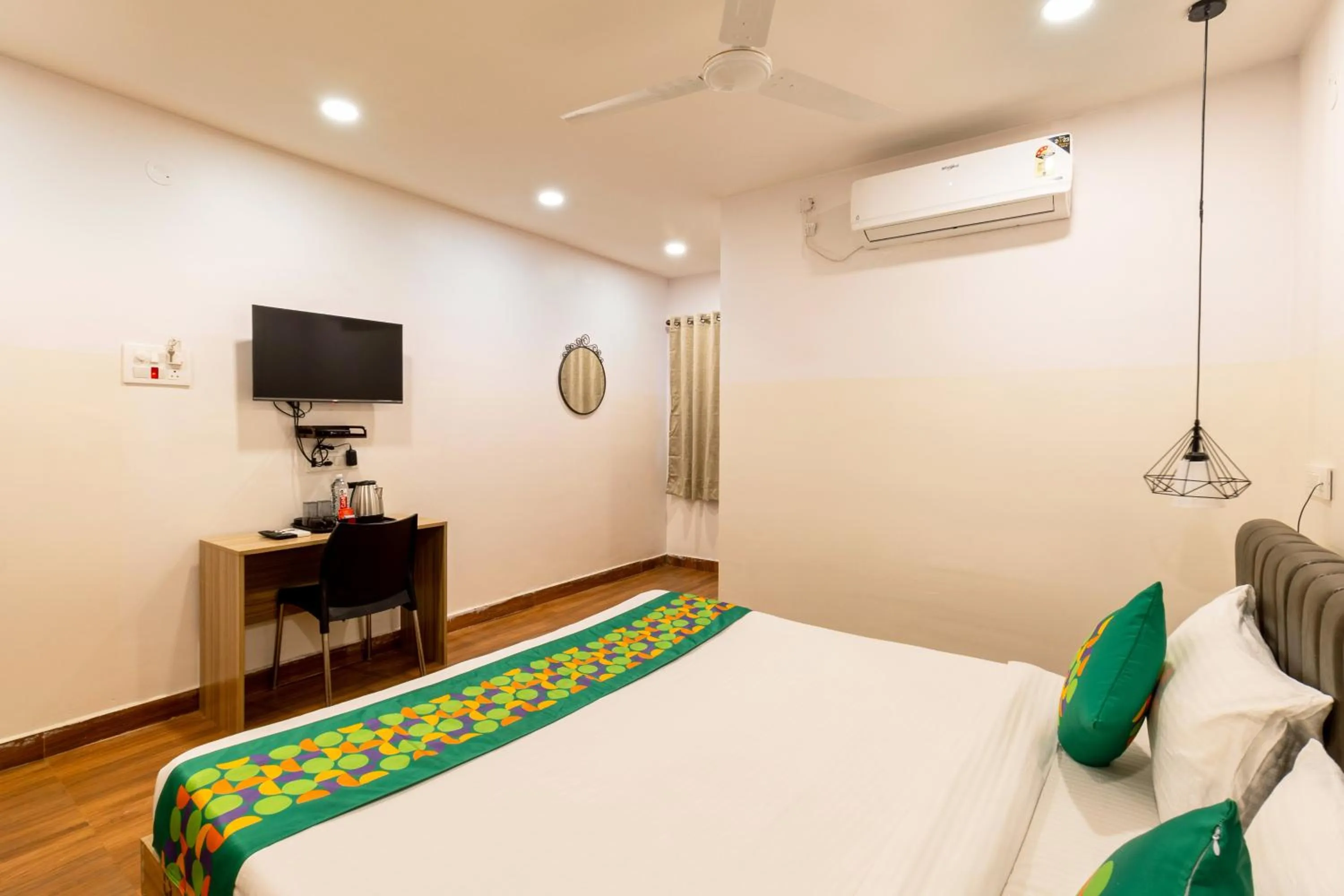 Bedroom, Bed in Treebo Seventh Heaven Kukatpally