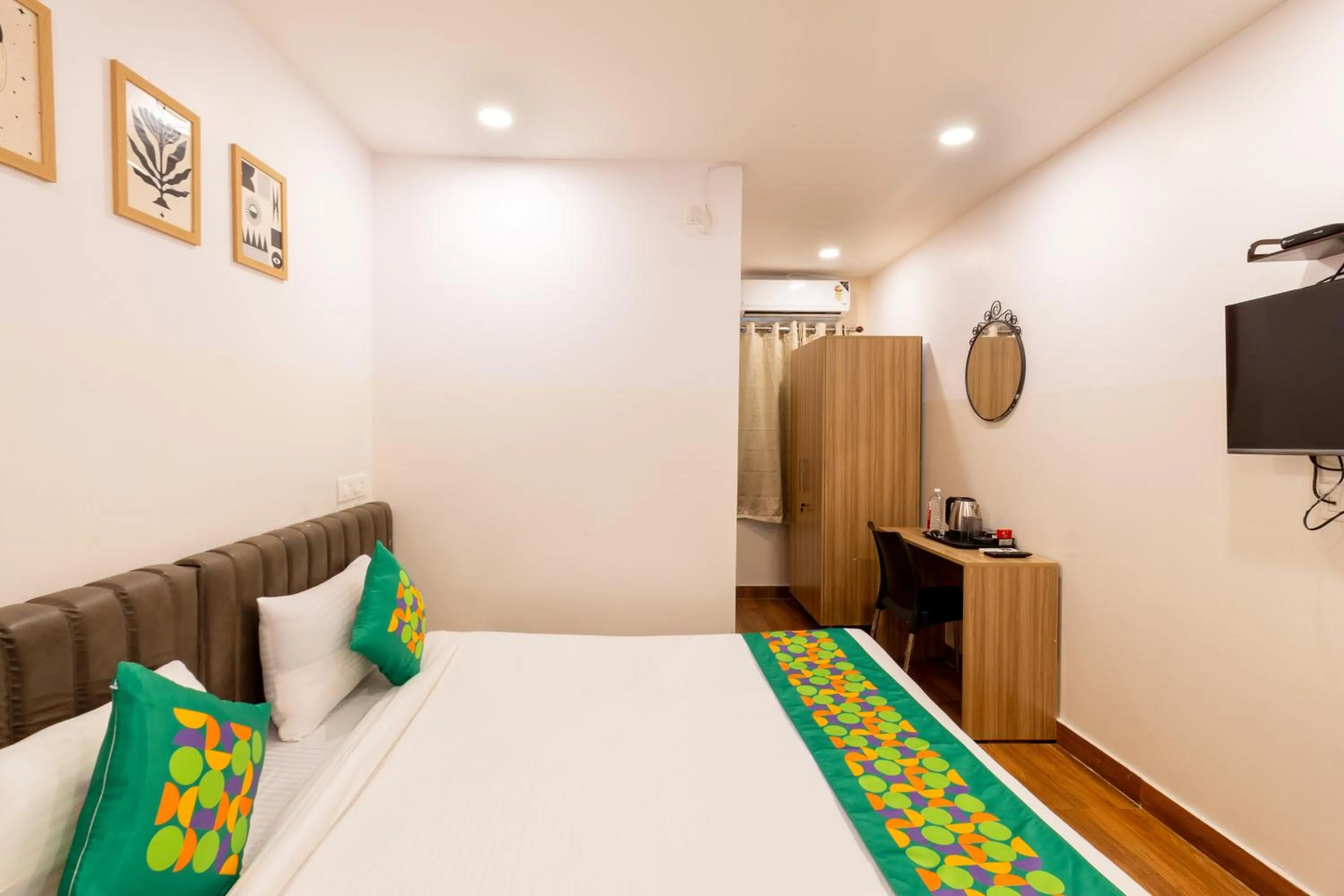Bedroom, Bed in Treebo Seventh Heaven Kukatpally