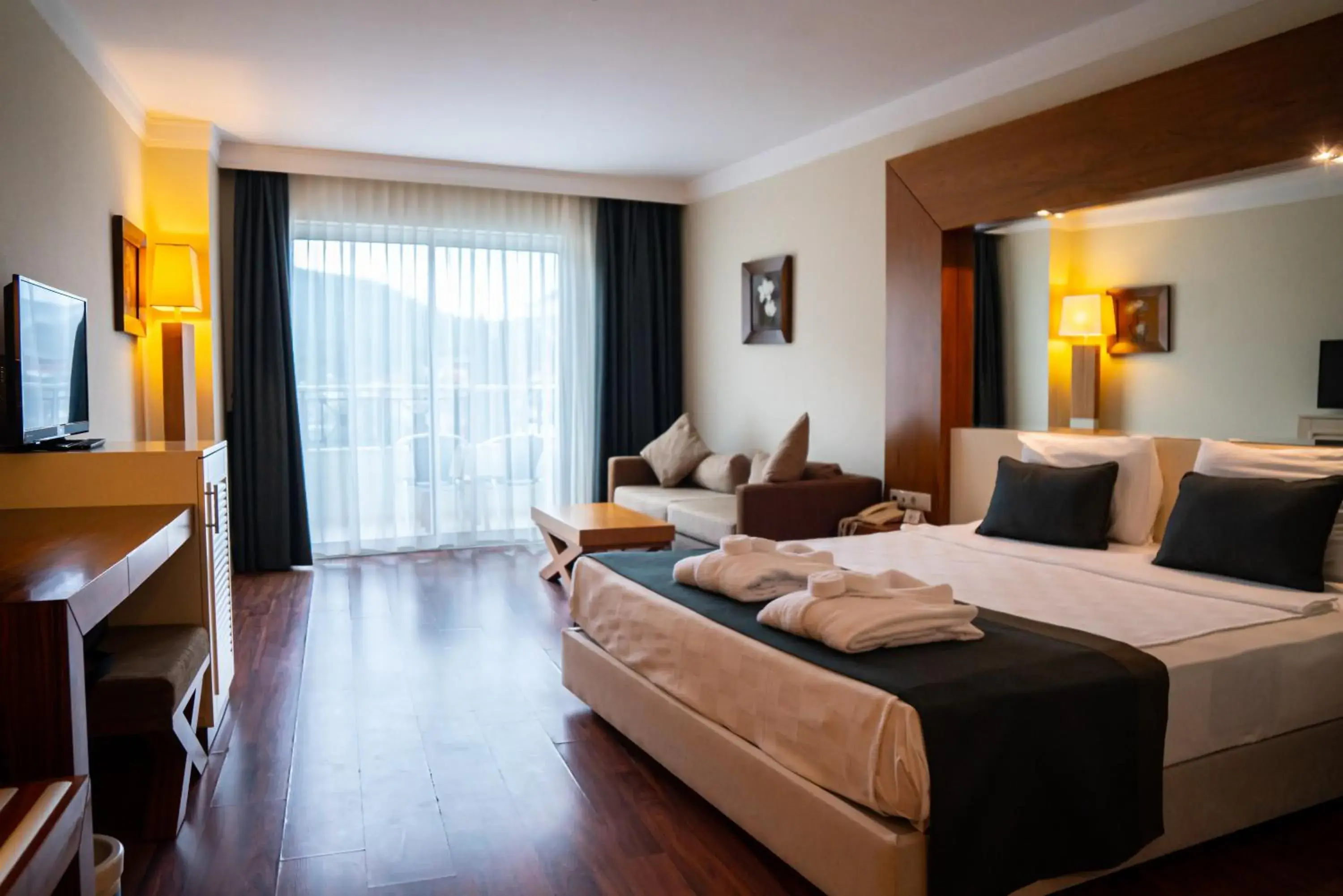 TV and multimedia, Bed in Meder Resort Hotel - Ultra All Inclusive