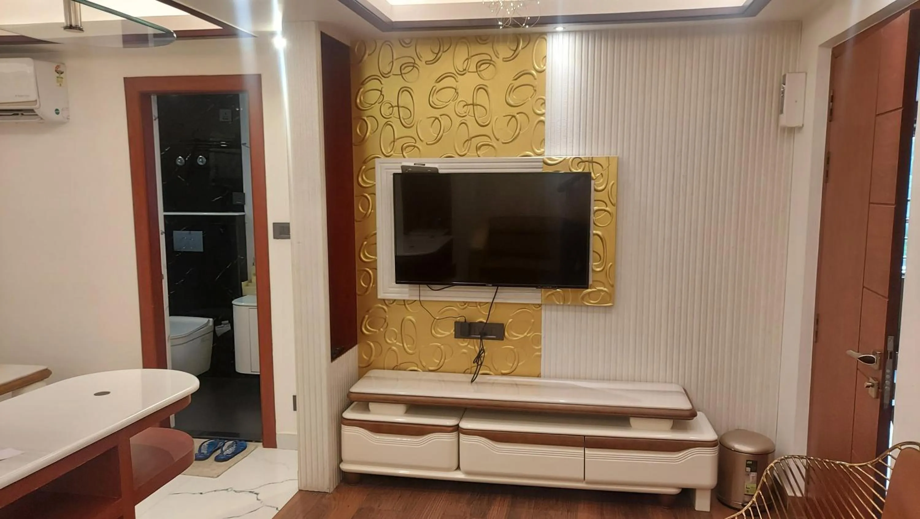 TV and multimedia in Hotel Manila