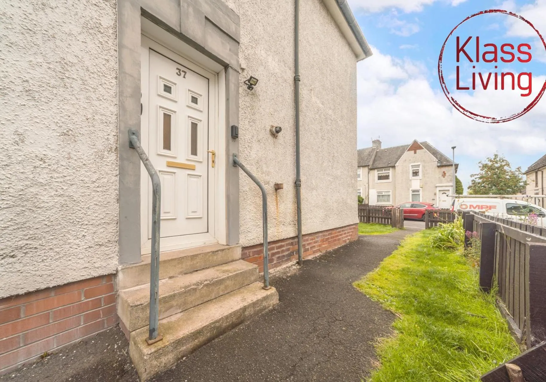 Property building in Sanderson Apartment by Klass Living Uddingston