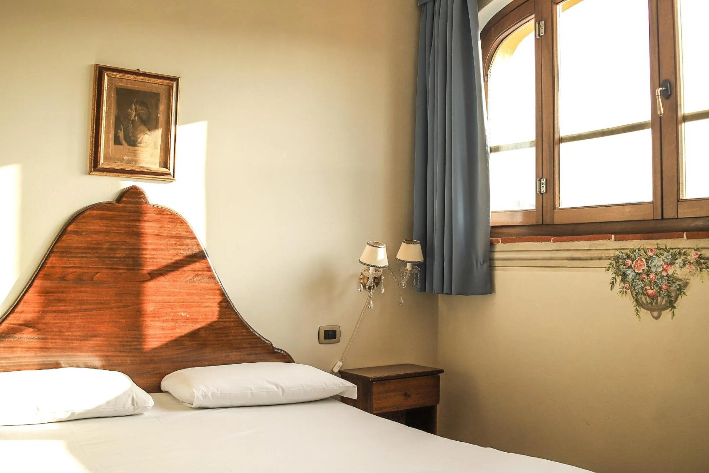 Shower, Bed in Borgo I Tre Baroni - Spa Suites & Resort