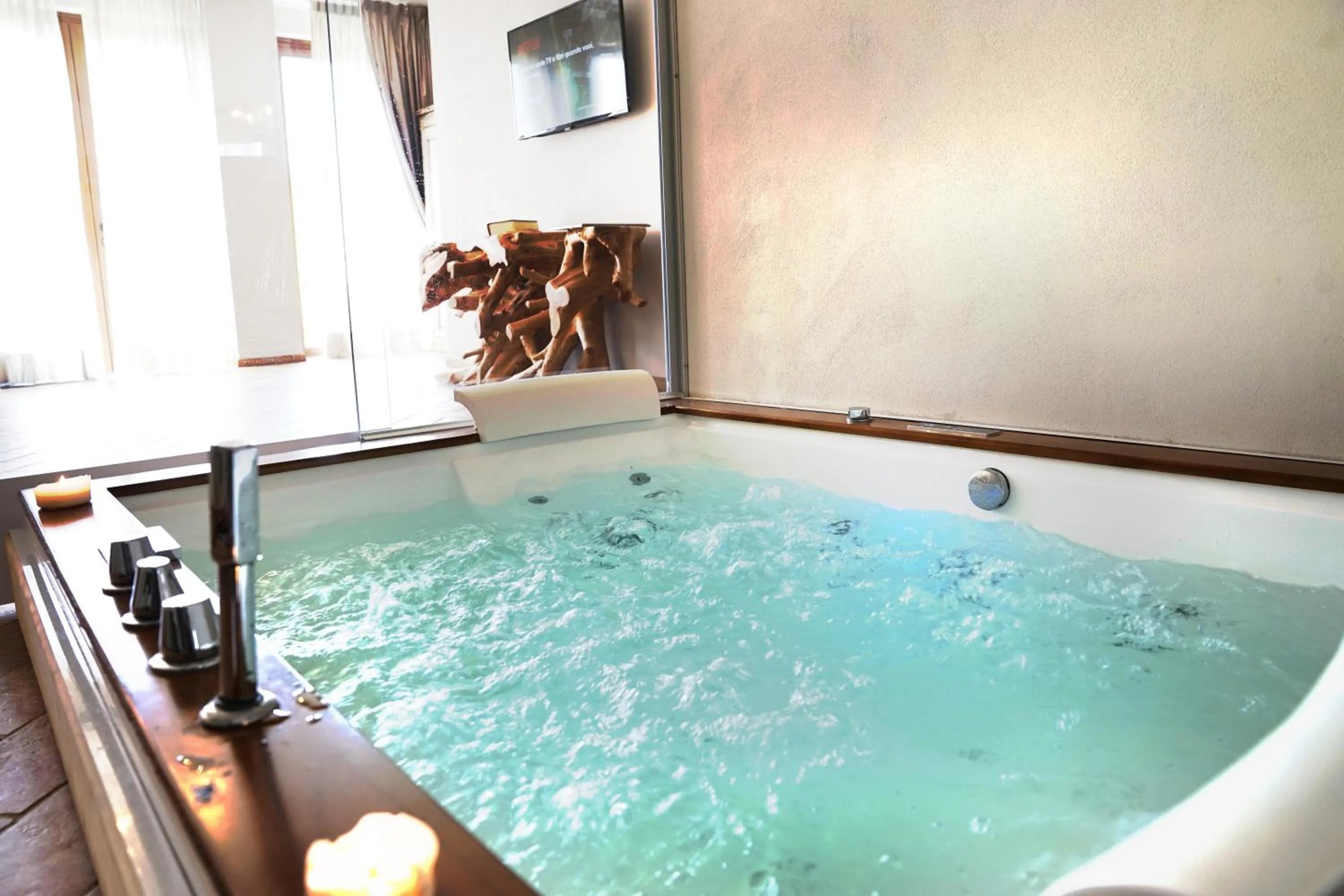 Hot Tub in Borgo I Tre Baroni - Spa Suites & Resort