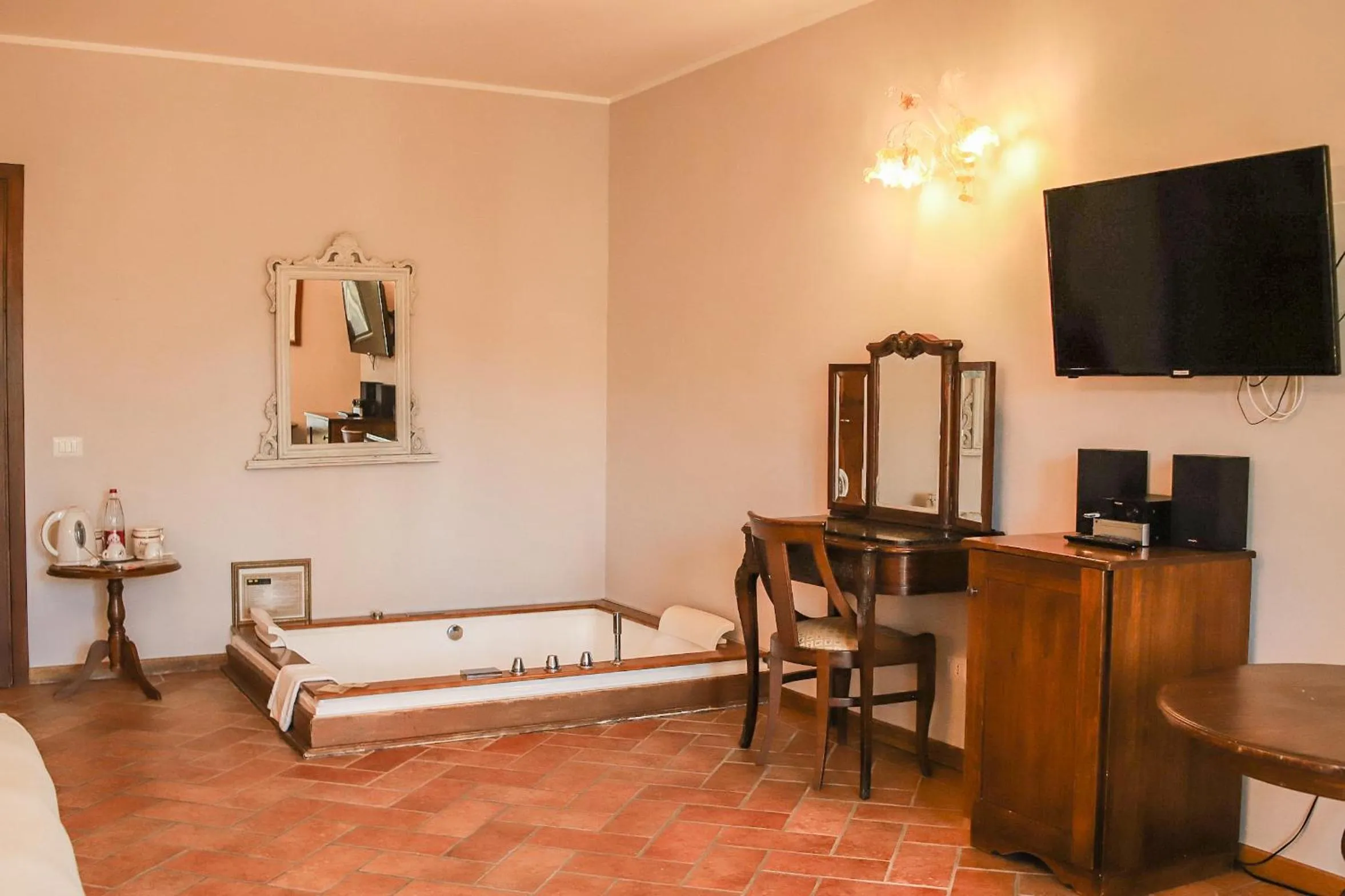 Hot Tub in Borgo I Tre Baroni - Spa Suites & Resort