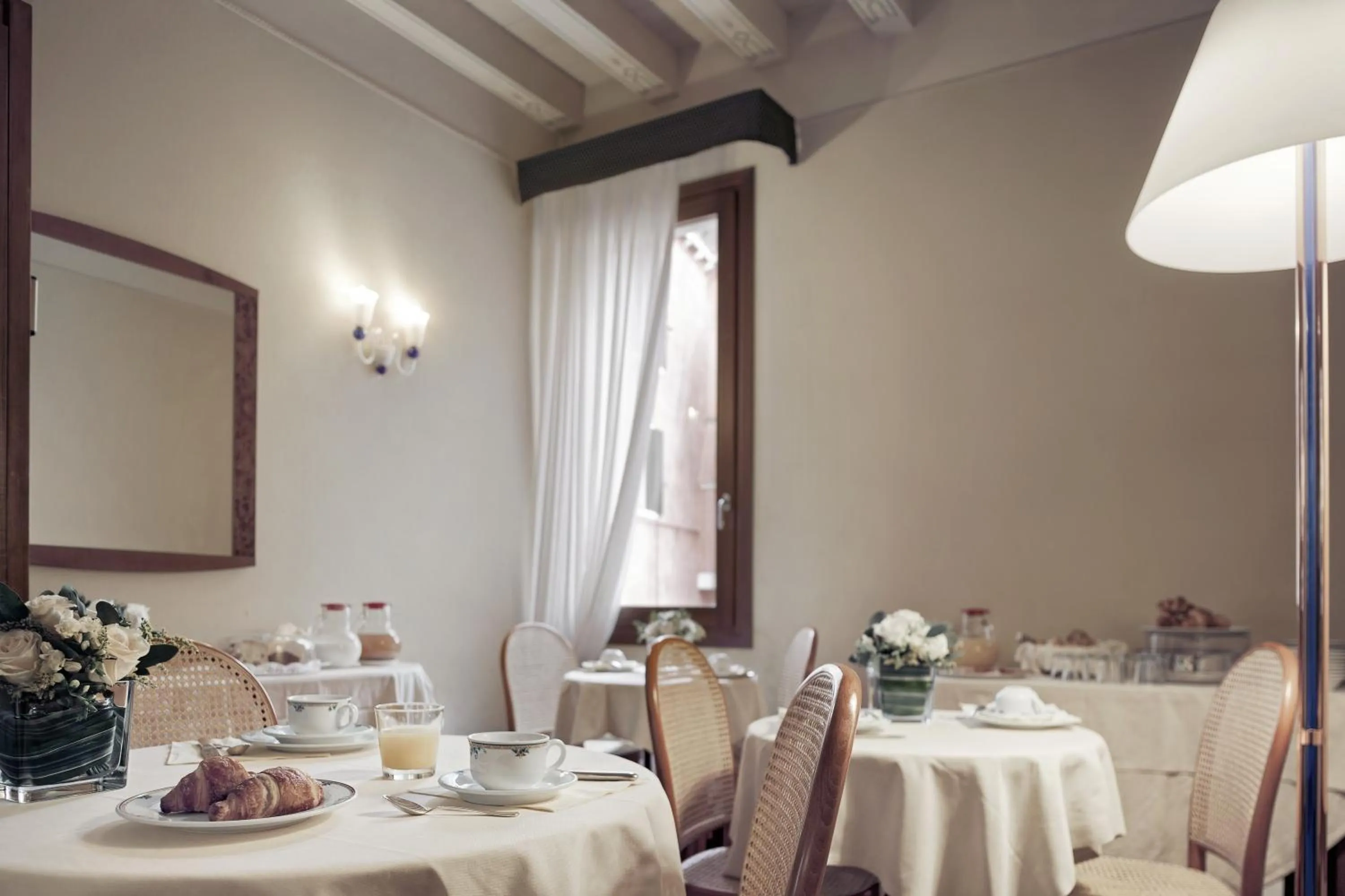 Restaurant/places to eat in Ca' Del Campo