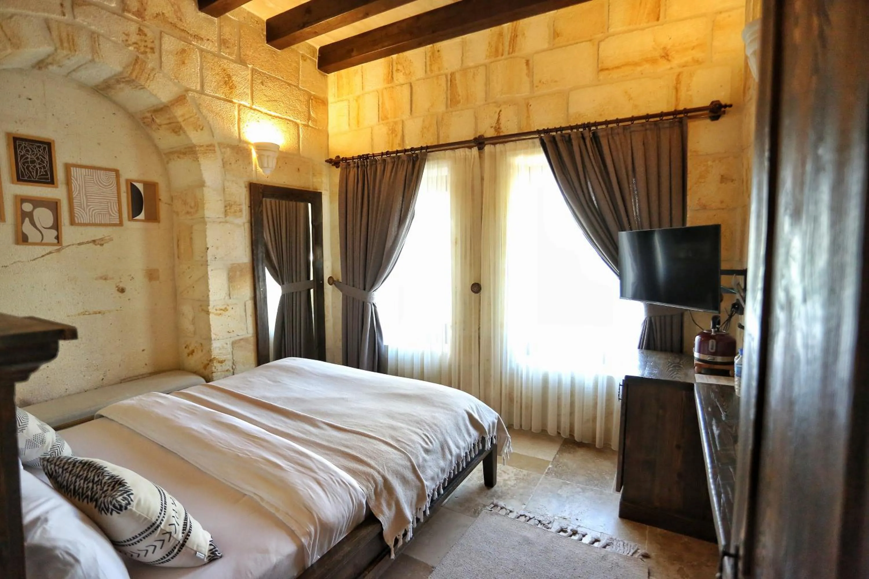 Bed in Nujel'm Cappadocia