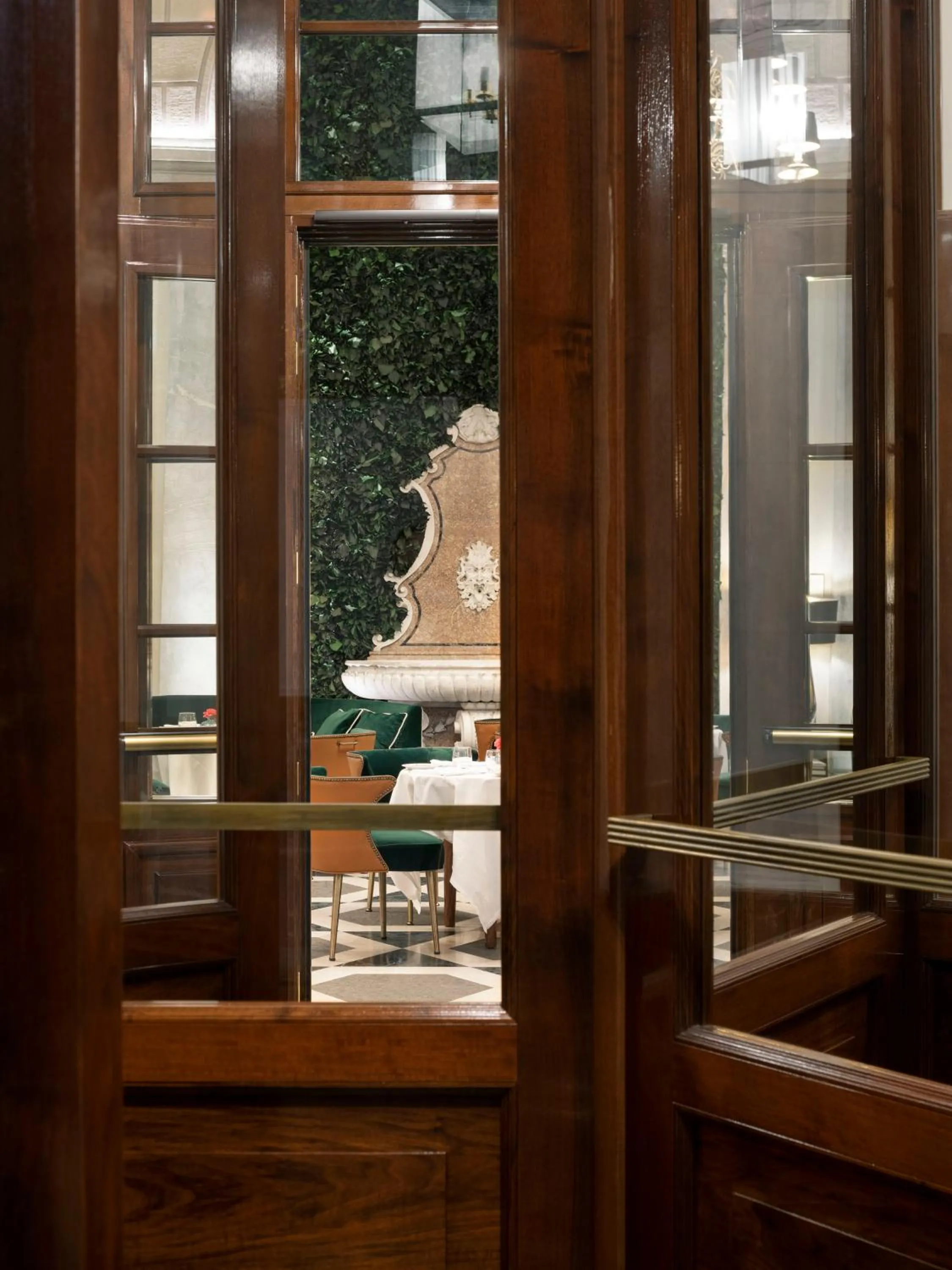 Restaurant/places to eat in Casa Cipriani Milano