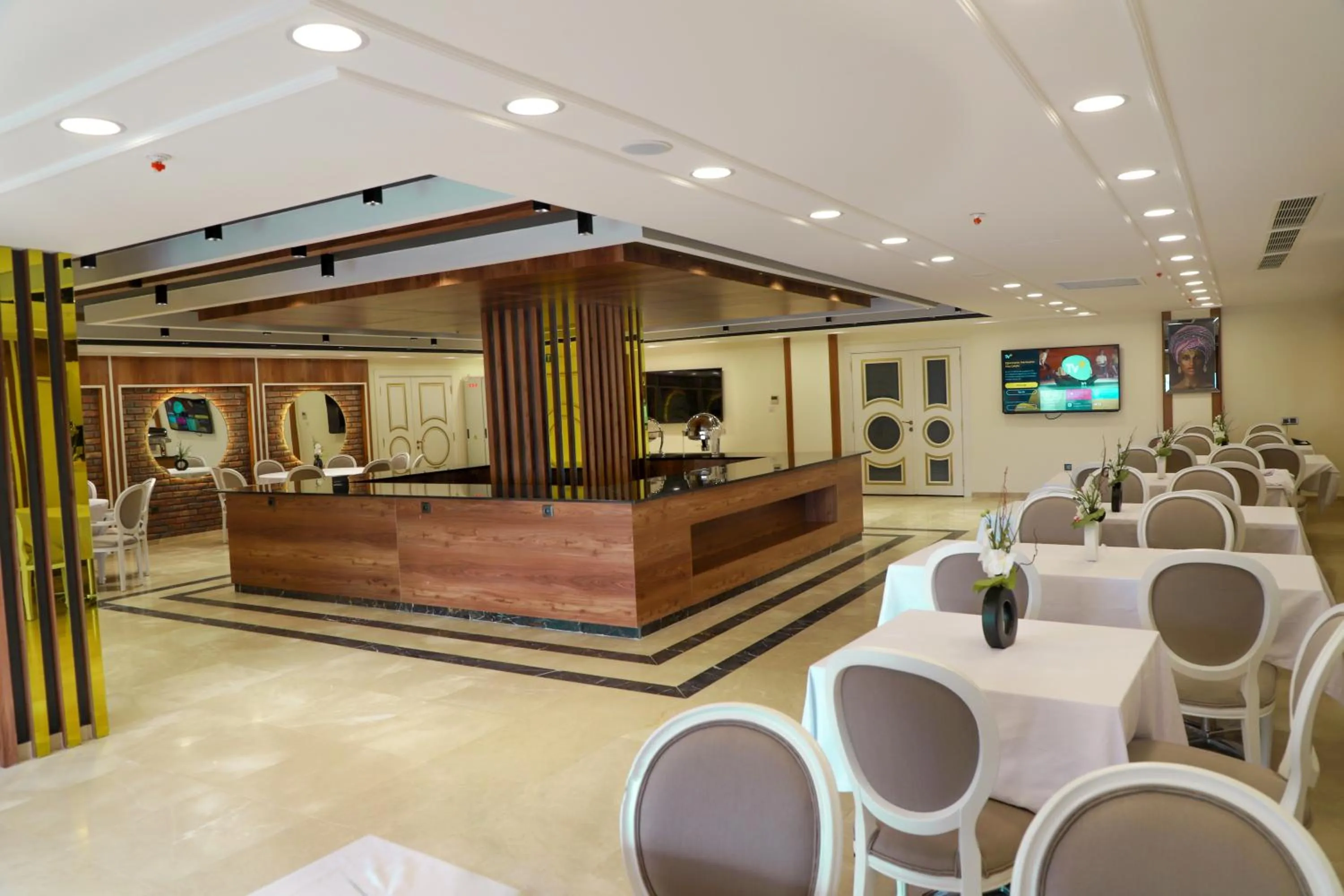 Restaurant/places to eat in UNITED HOTEL INTERNATIONAL