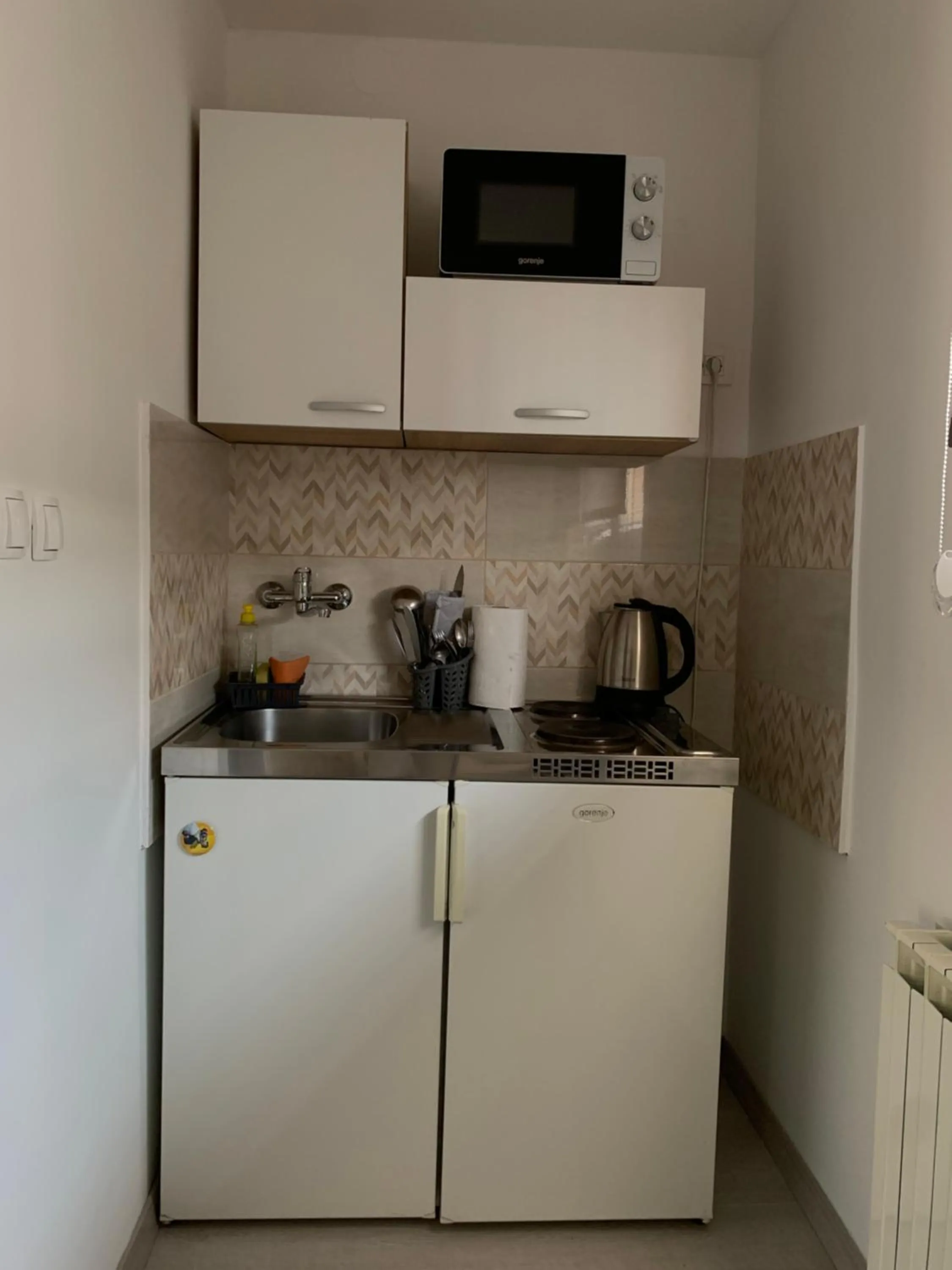 kitchen in Apartmani i sobe Đurđan