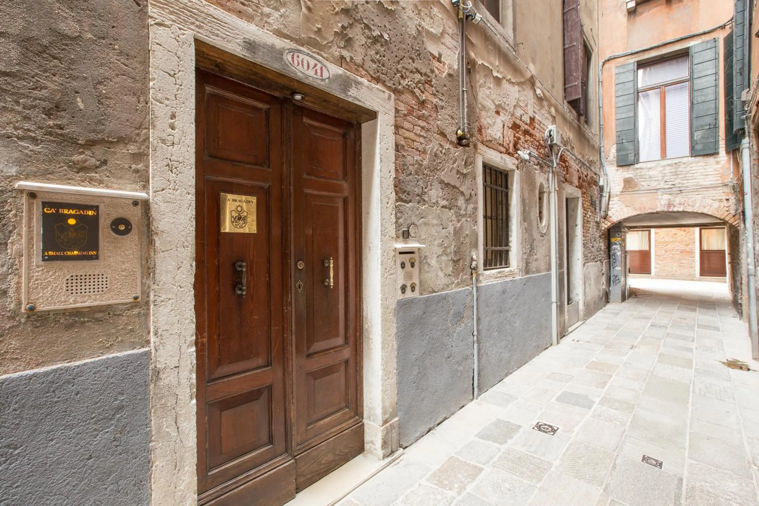 Facade/entrance in Ca' Bragadin e Carabba