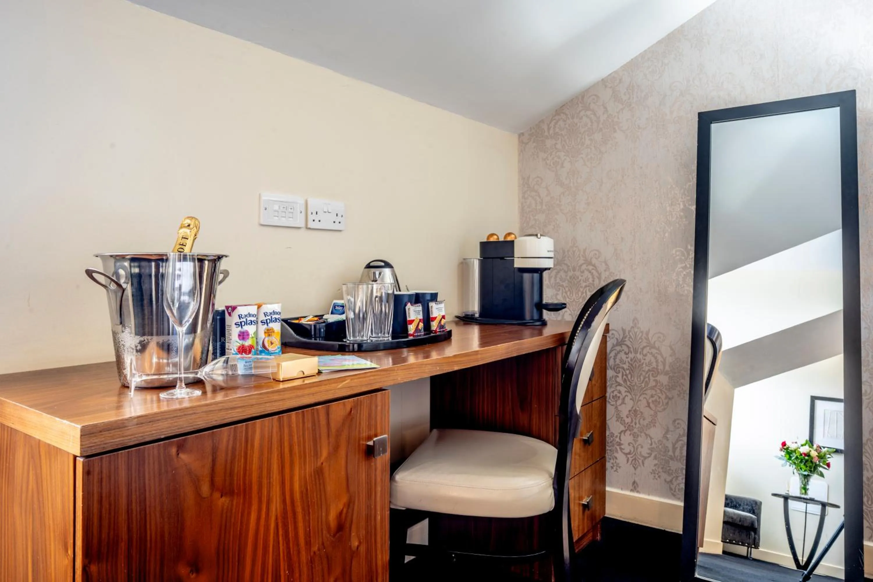 Seating area in Colessio