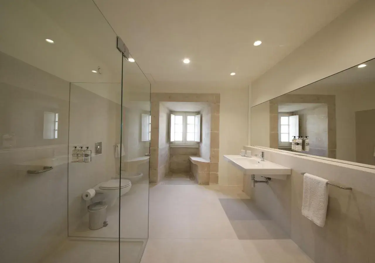 Bathroom in Montebelo Mosteiro de Alcobaça Historic Hotel Bathroom in Montebelo Mosteiro de Alcobaça Historic Hotel