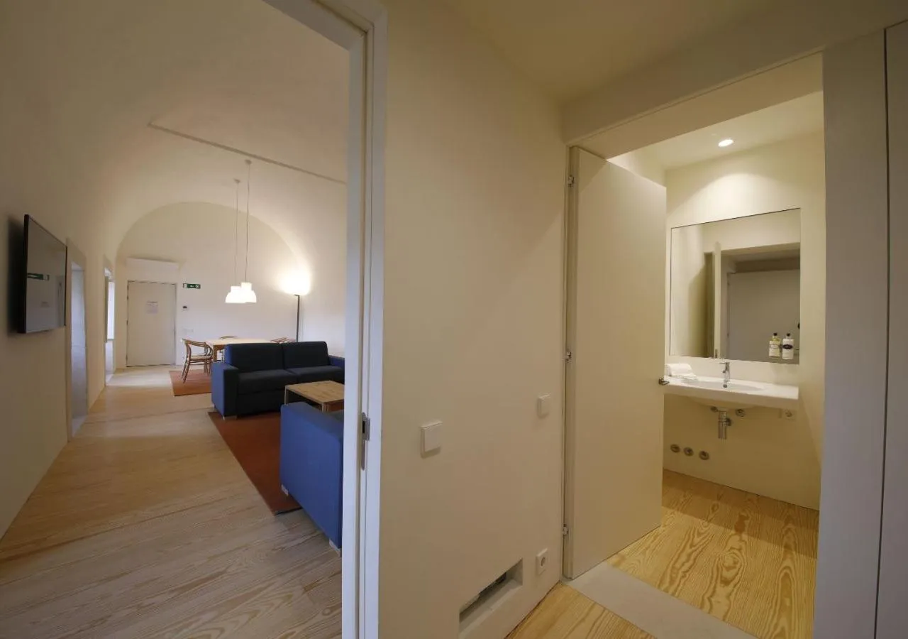 Bathroom, Bed in Montebelo Mosteiro de Alcobaça Historic Hotel
