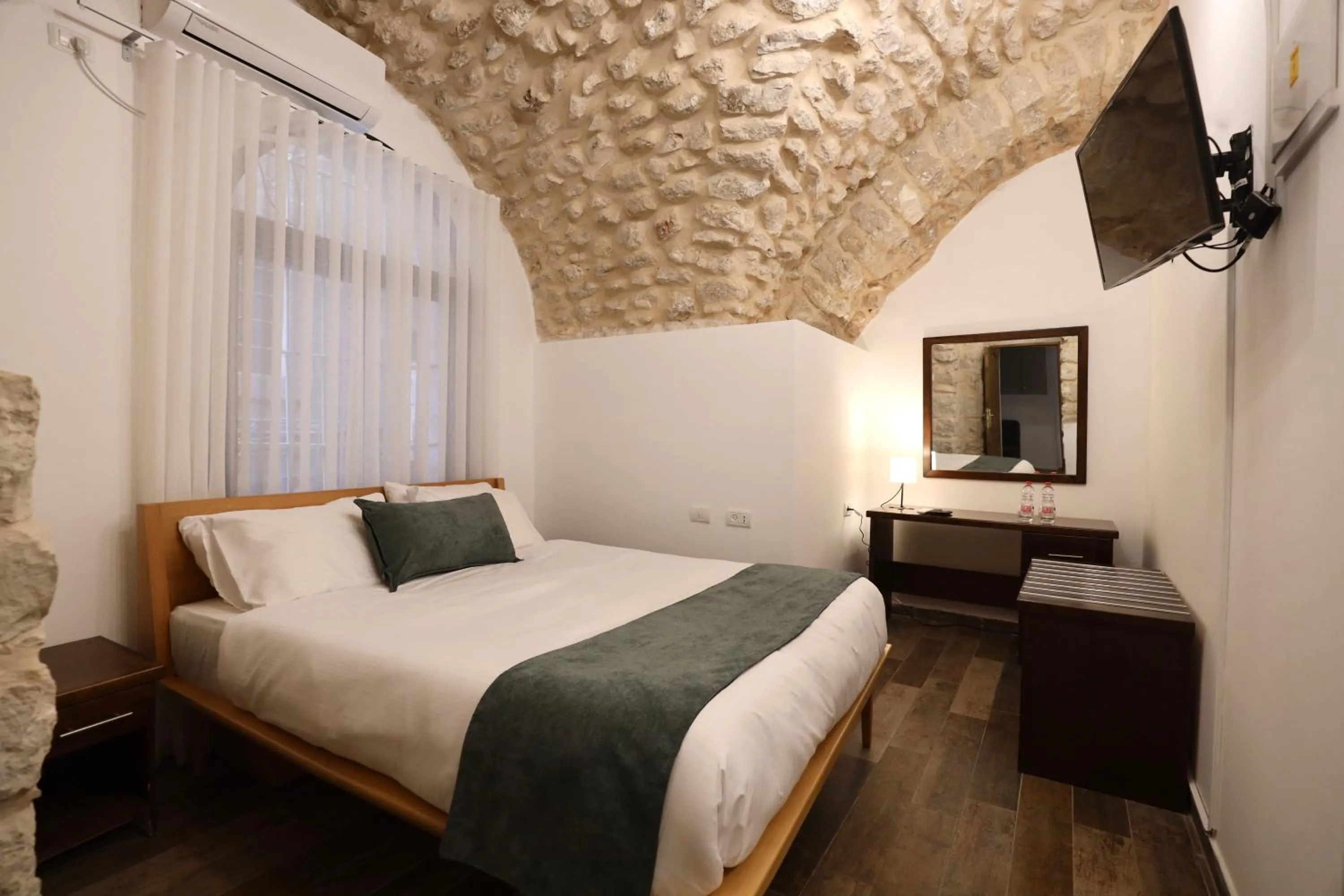 Bed in Petrakis Inn