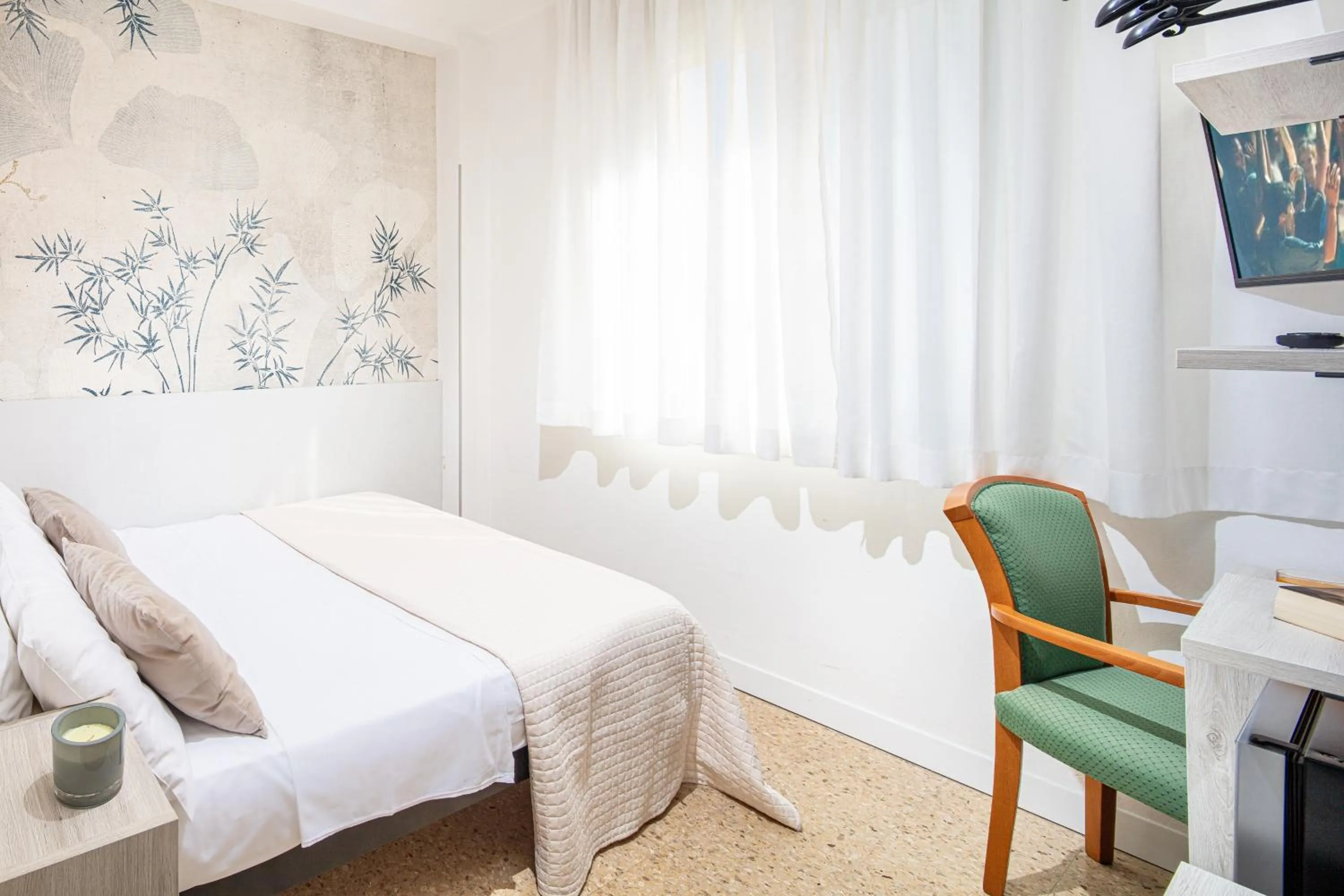 Restaurant/places to eat, Bed in Hotel Palace