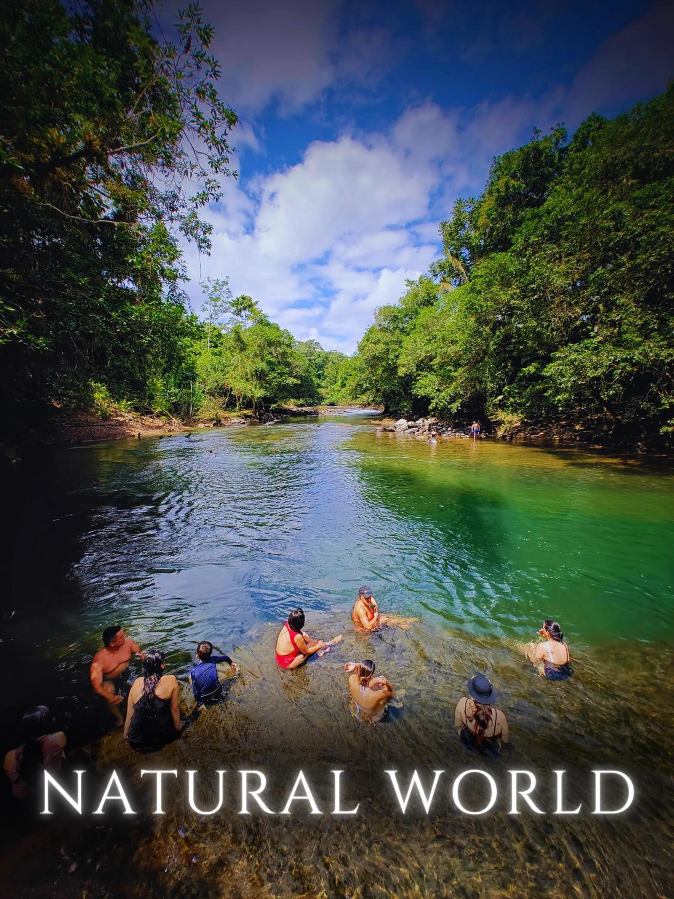 Day in The River House - Upscale Lodge