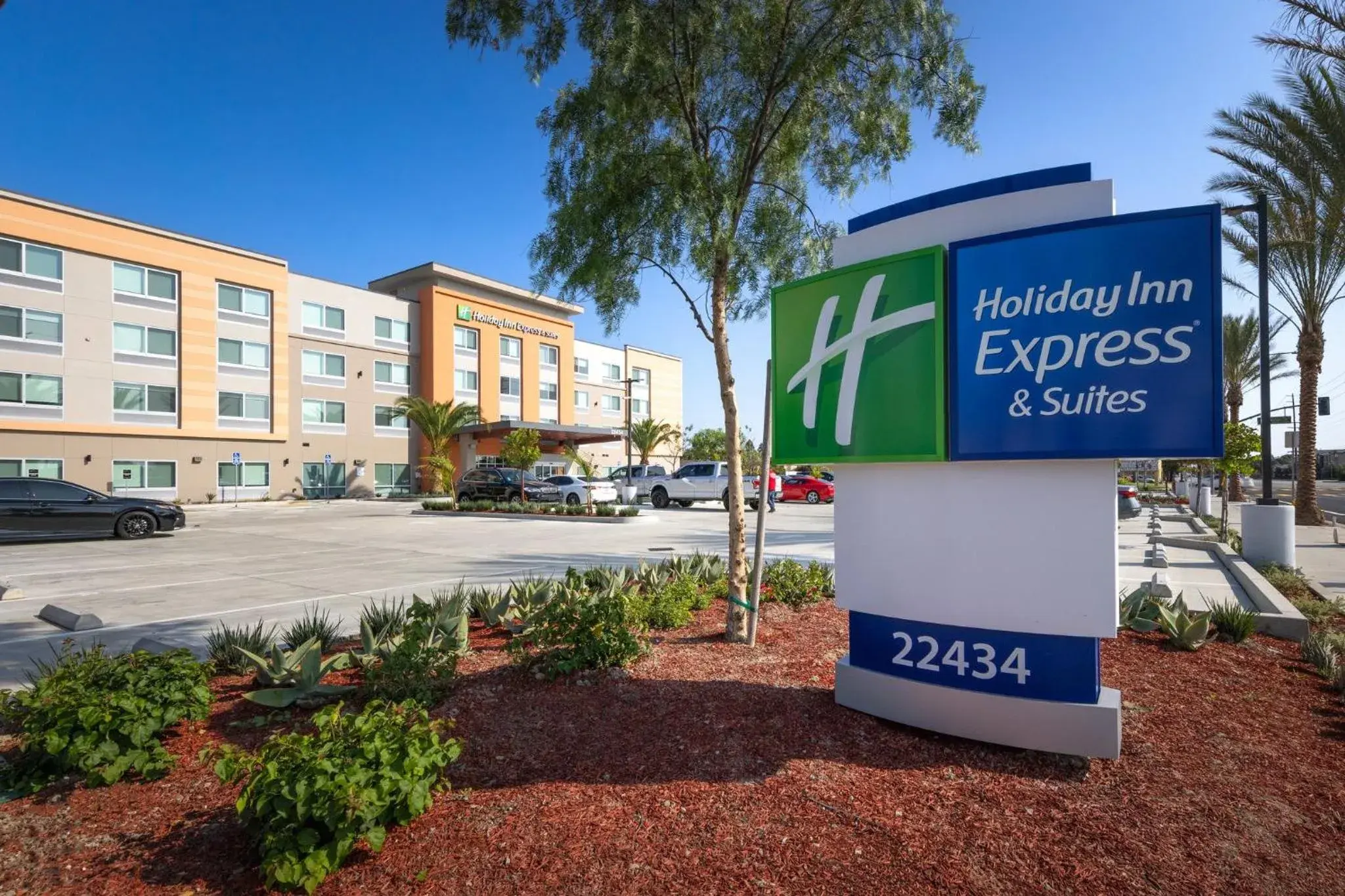 Property building in Holiday Inn Express & Suites Hawaiian Gardens by IHG Property building in Holiday Inn Express & Suites Hawaiian Gardens by IHG