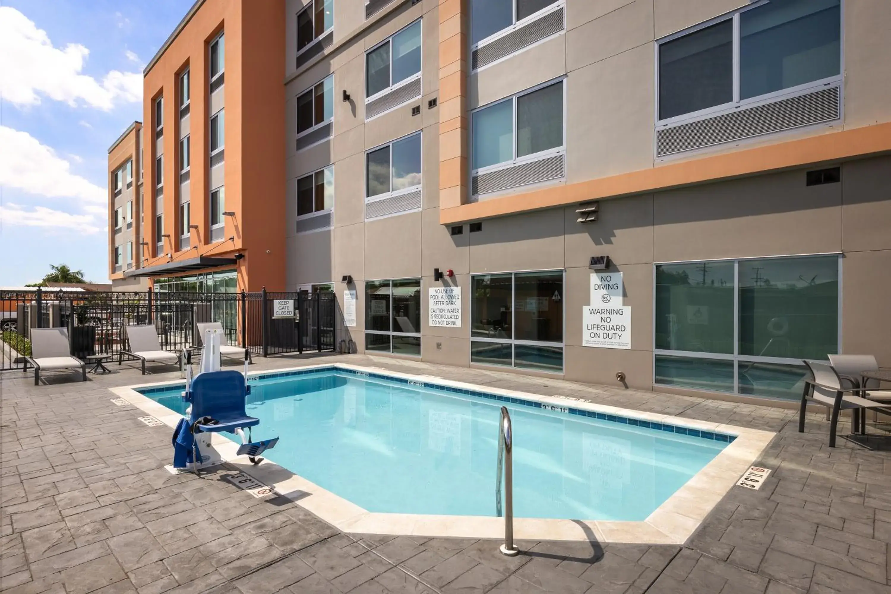 Swimming pool in Holiday Inn Express & Suites Hawaiian Gardens by IHG Swimming pool in Holiday Inn Express & Suites Hawaiian Gardens by IHG