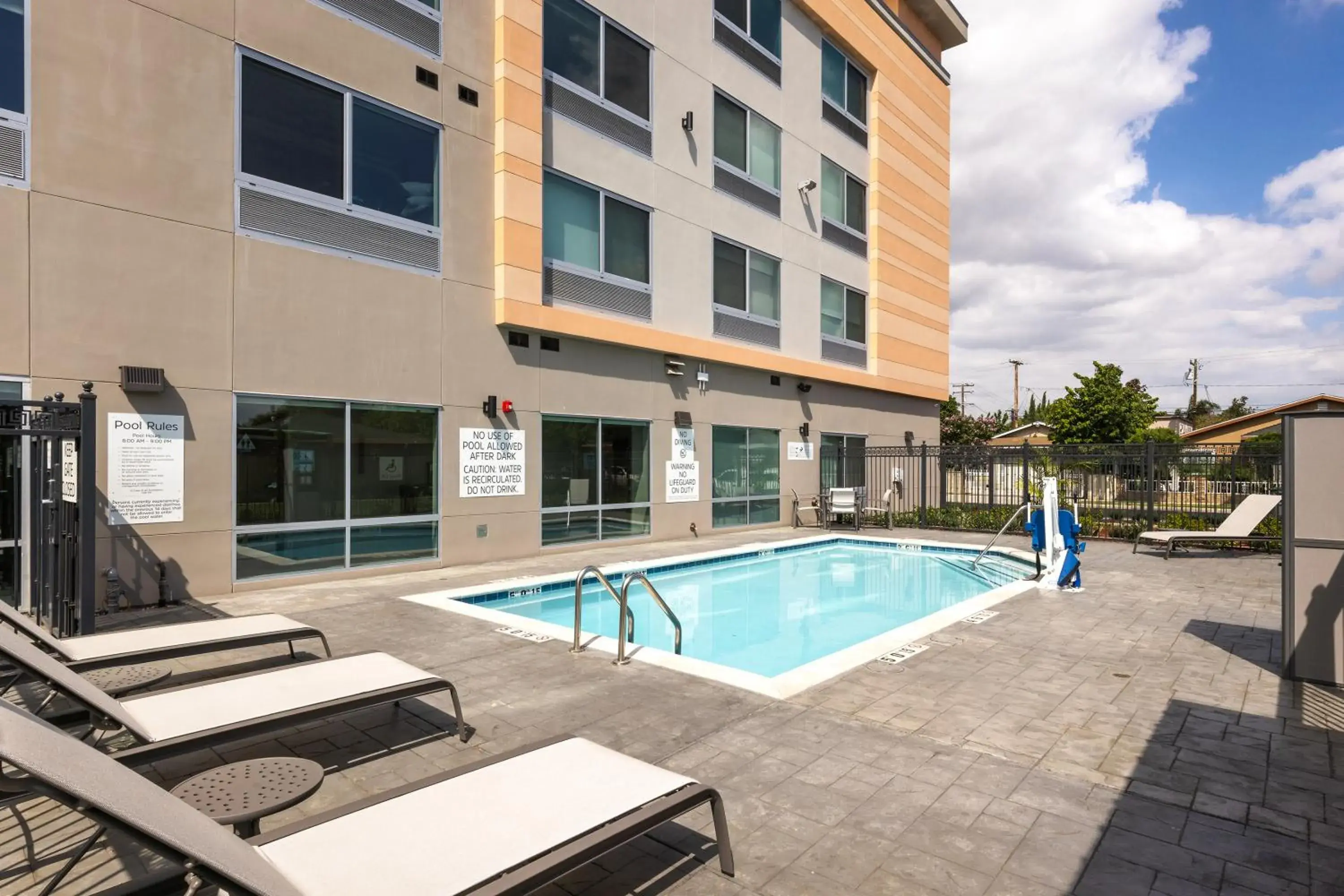 Swimming pool in Holiday Inn Express & Suites Hawaiian Gardens by IHG Swimming pool in Holiday Inn Express & Suites Hawaiian Gardens by IHG