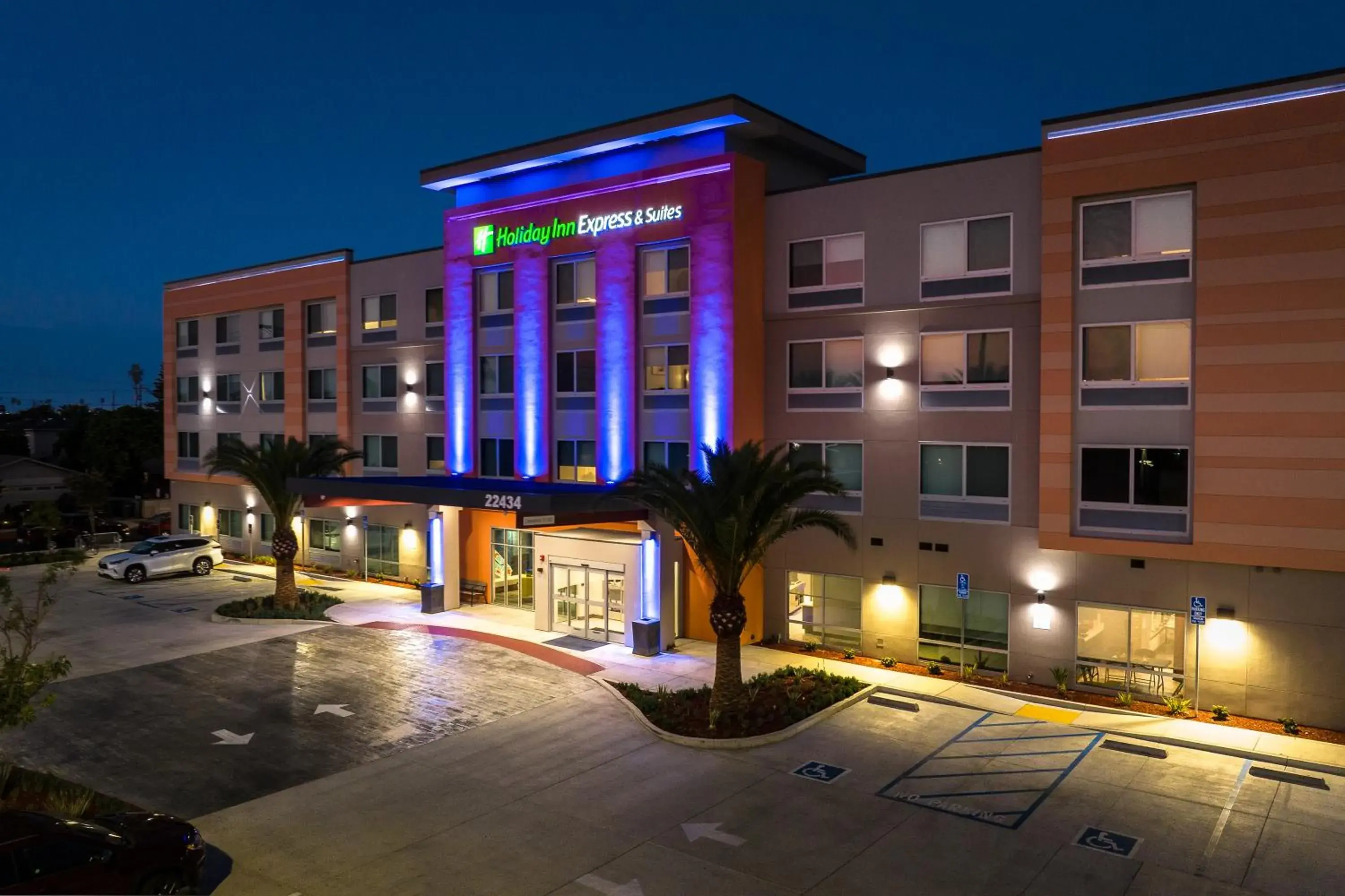 Property building in Holiday Inn Express & Suites Hawaiian Gardens by IHG Property building in Holiday Inn Express & Suites Hawaiian Gardens by IHG