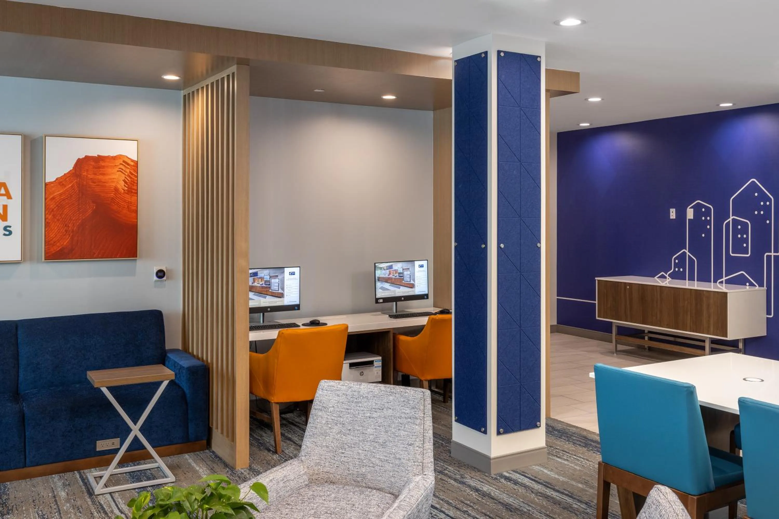 Lobby or reception in Holiday Inn Express & Suites Hawaiian Gardens by IHG