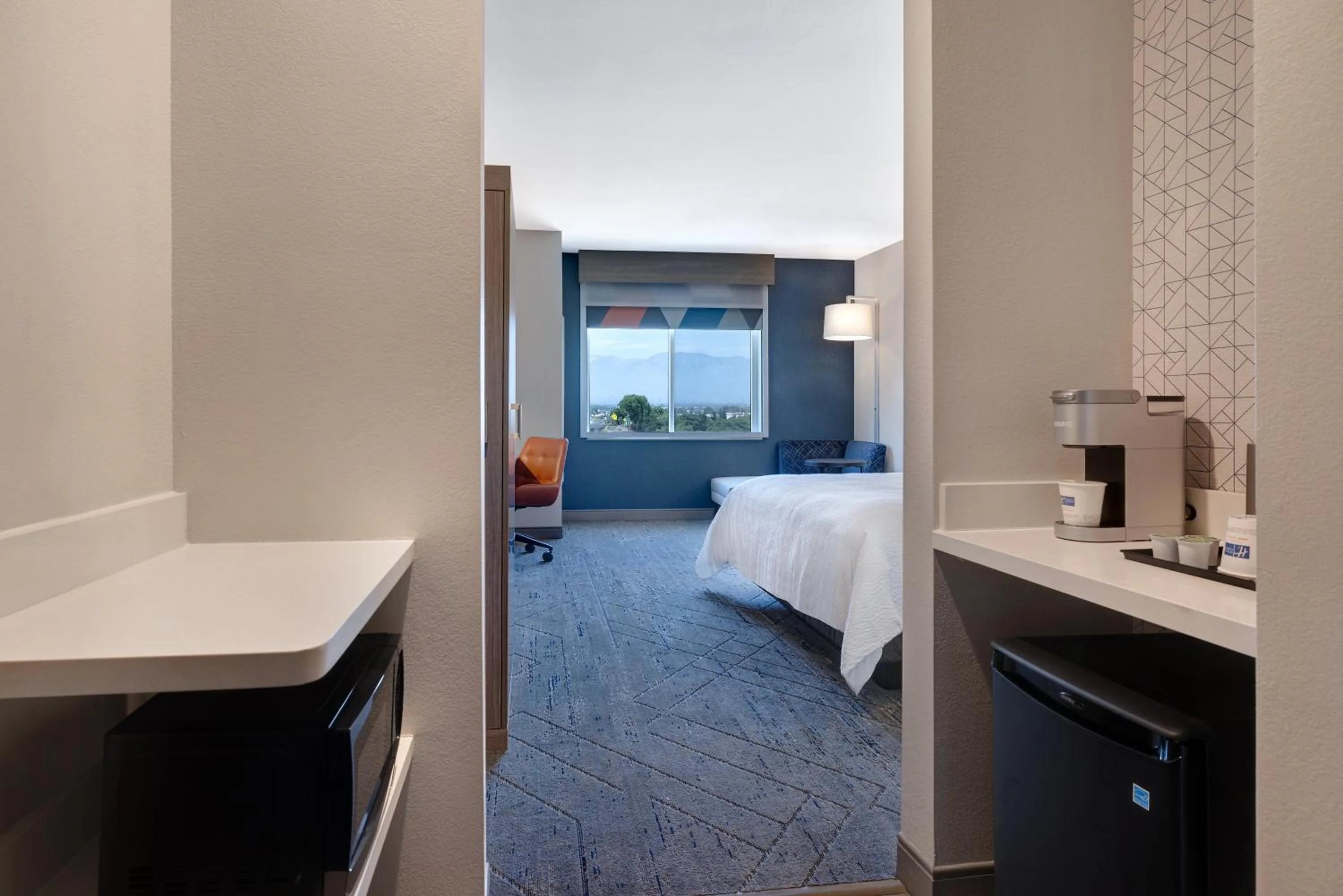 Bed in Holiday Inn Express & Suites Ontario - Chino Hills by IHG