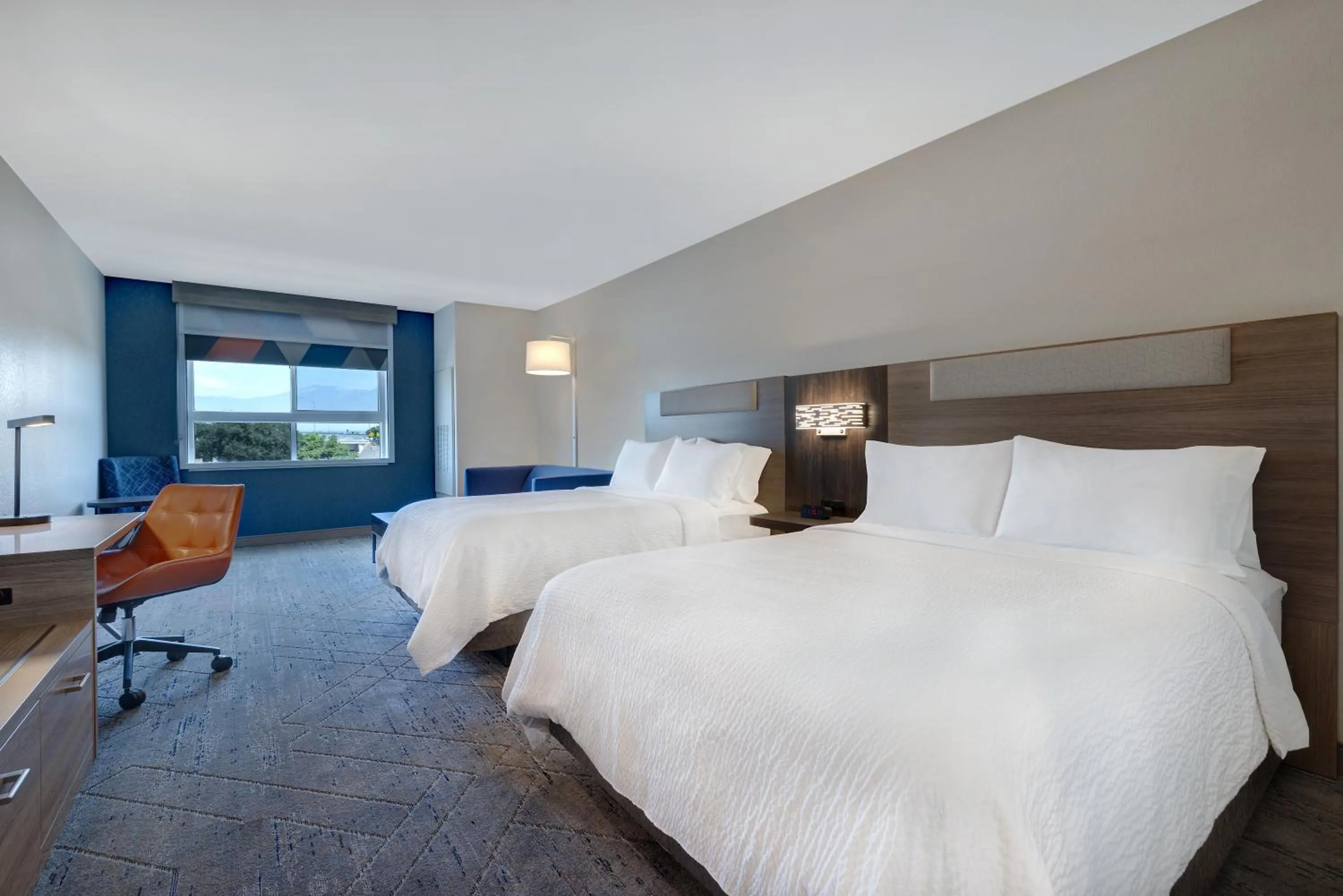 Bed in Holiday Inn Express & Suites Ontario - Chino Hills by IHG