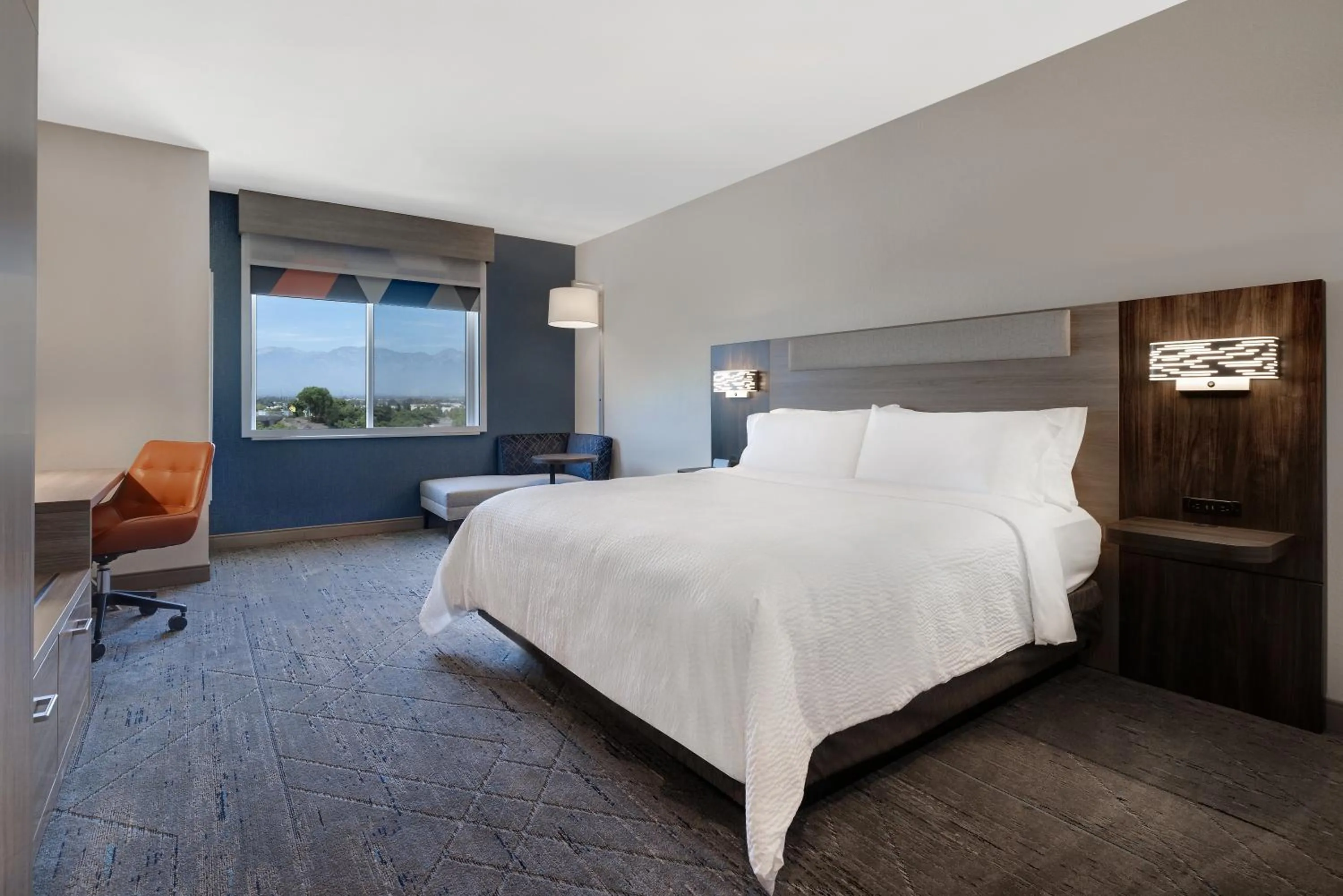 Bed in Holiday Inn Express & Suites Ontario - Chino Hills by IHG