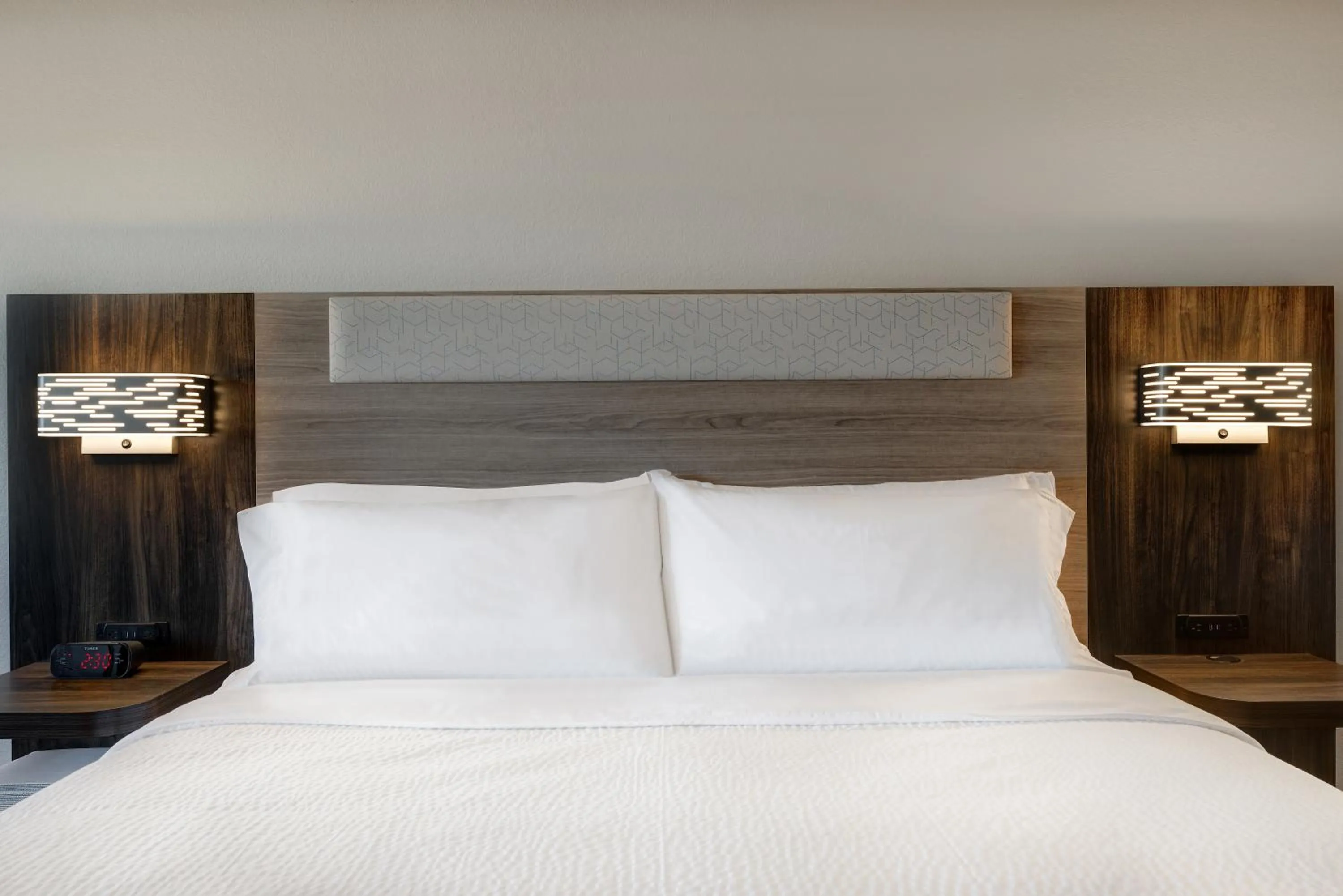 Bed in Holiday Inn Express & Suites Ontario - Chino Hills by IHG
