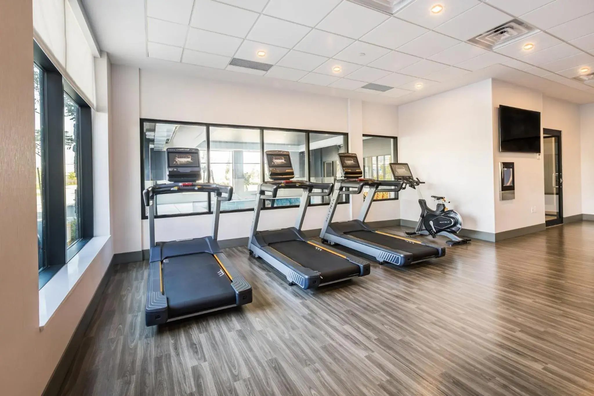 Fitness centre/facilities in Holiday Inn Express & Suites Toronto Airport South by IHG Fitness centre/facilities in Holiday Inn Express & Suites Toronto Airport South by IHG
