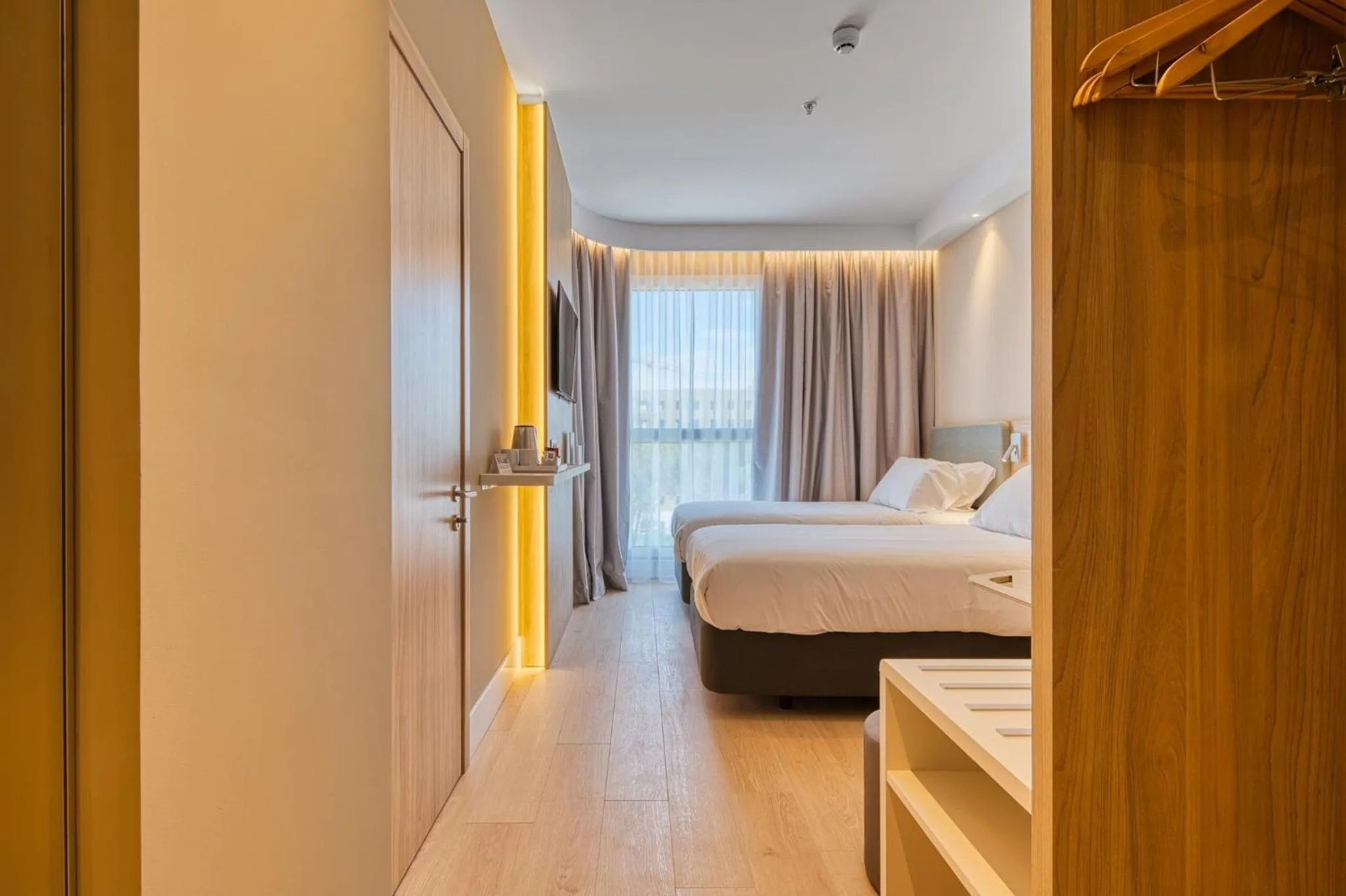 Photo of the whole room, Bed in Holiday Inn Express - Madrid - Airport by IHG