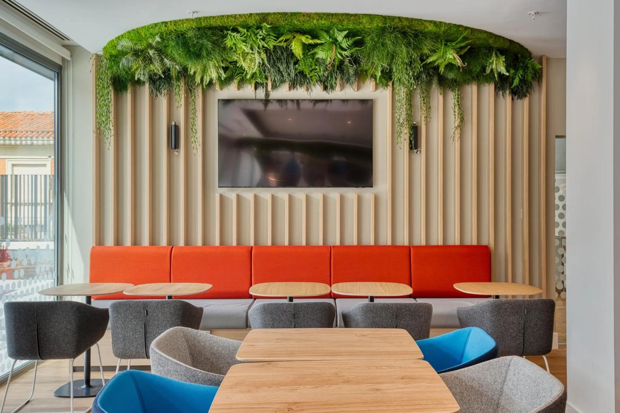 Restaurant/places to eat in Holiday Inn Express - Madrid - Airport by IHG