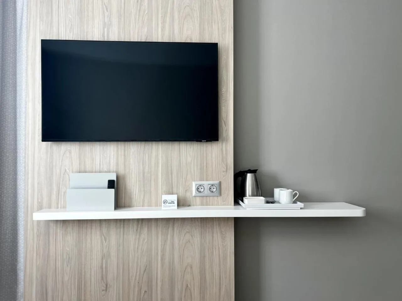 TV and multimedia in Holiday Inn Express - Madrid - Airport by IHG